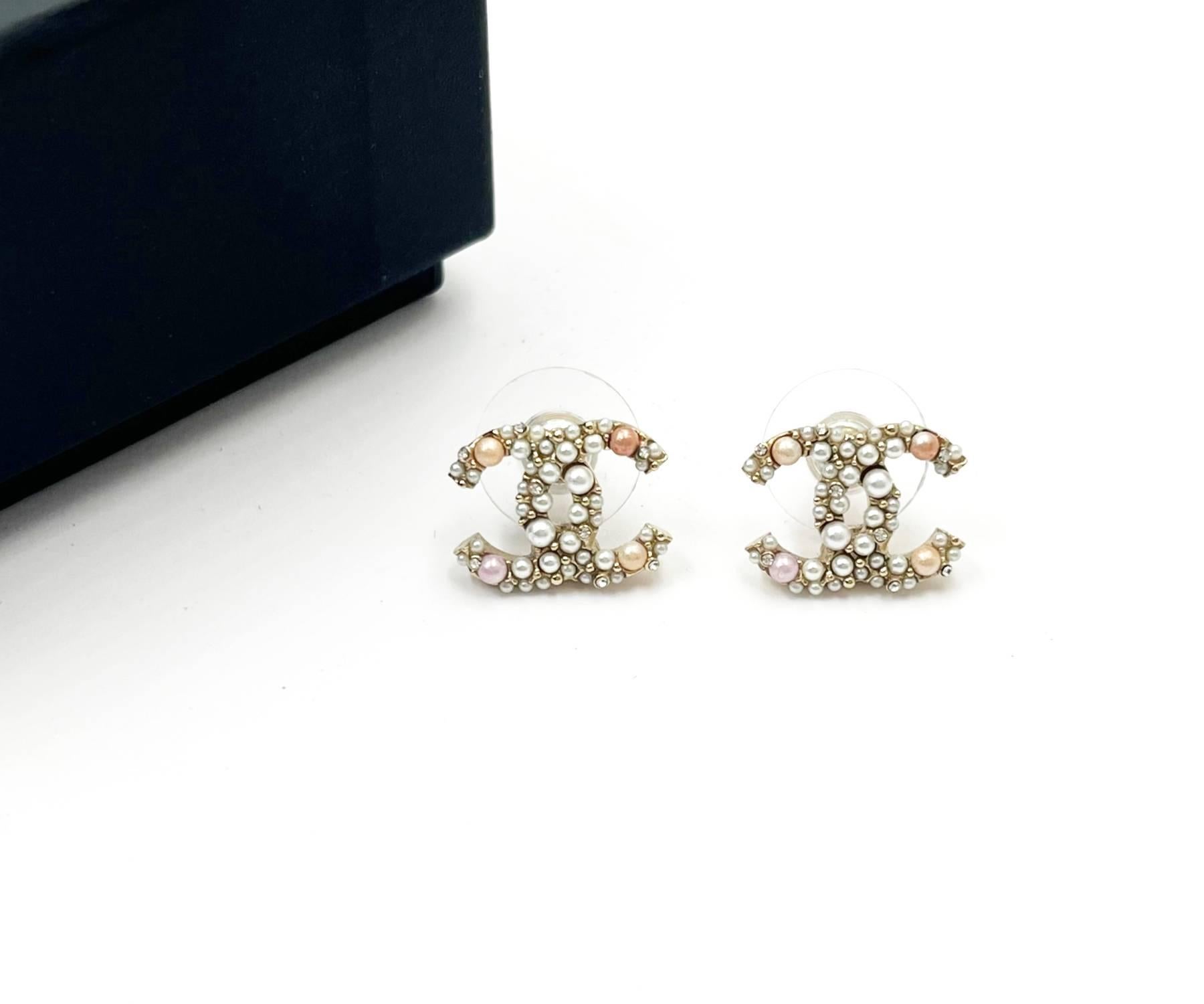 Chanel Gold CC Rosa Perle Kristall Piercing Ohrringe (Kunsthandwerker*in)