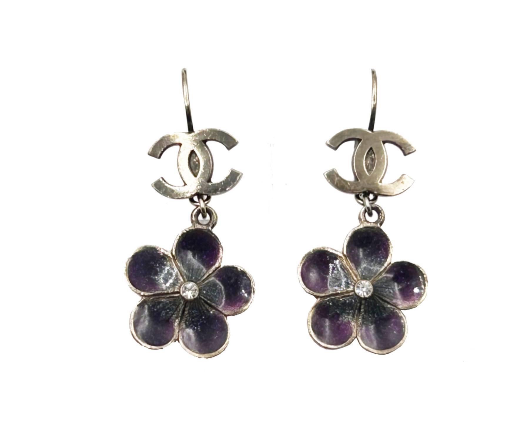 Chanel Gold CC Purple Flower Lever Back Piercing Earrings

*Marked 07
*Made in France

-It is approximately 0.75