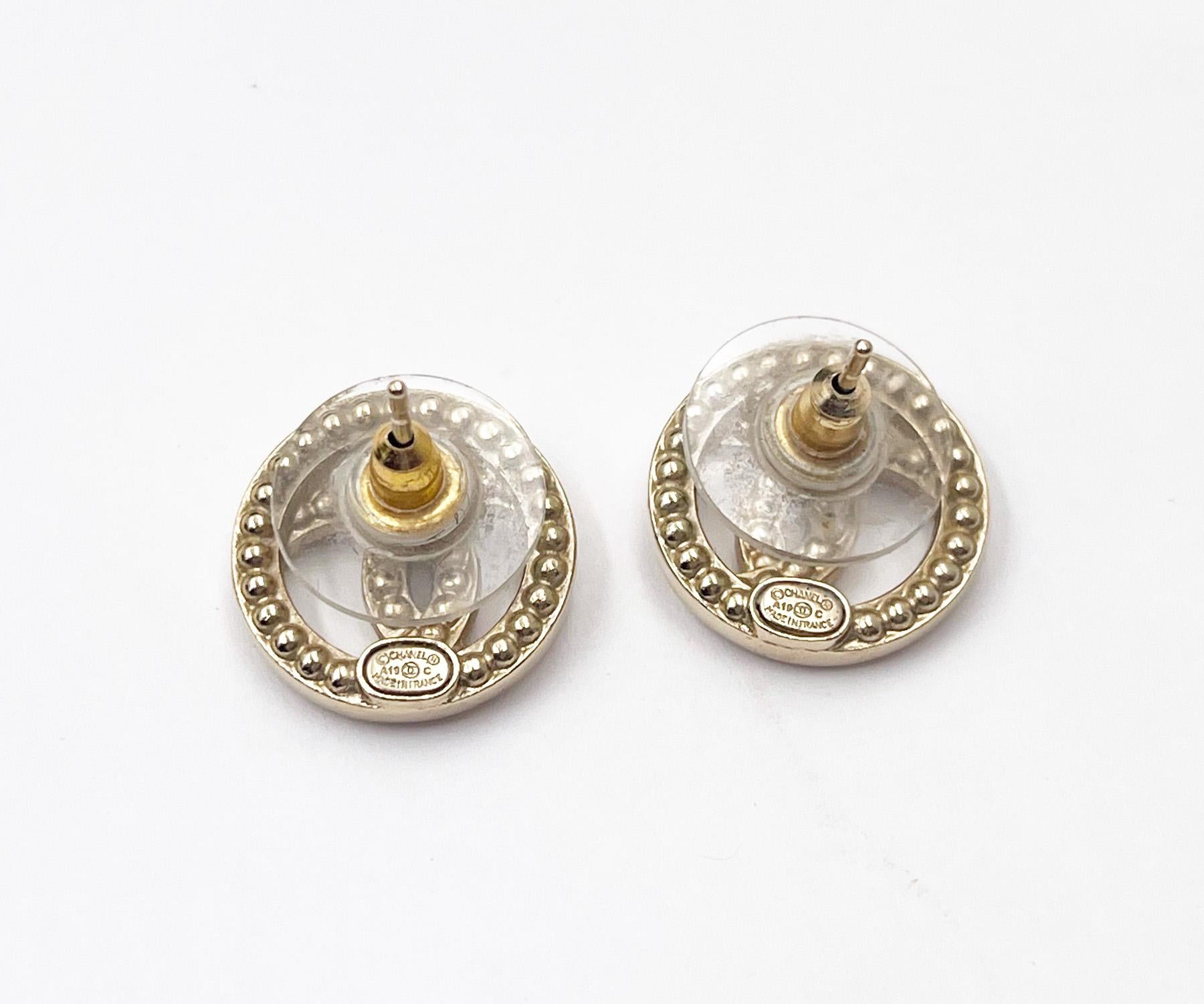 Chanel Gold CC Round Crystal Piercing Earrings In Excellent Condition For Sale In Pasadena, CA