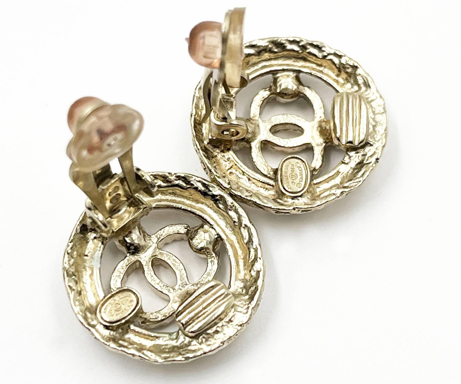 chanel pearl cc earrings