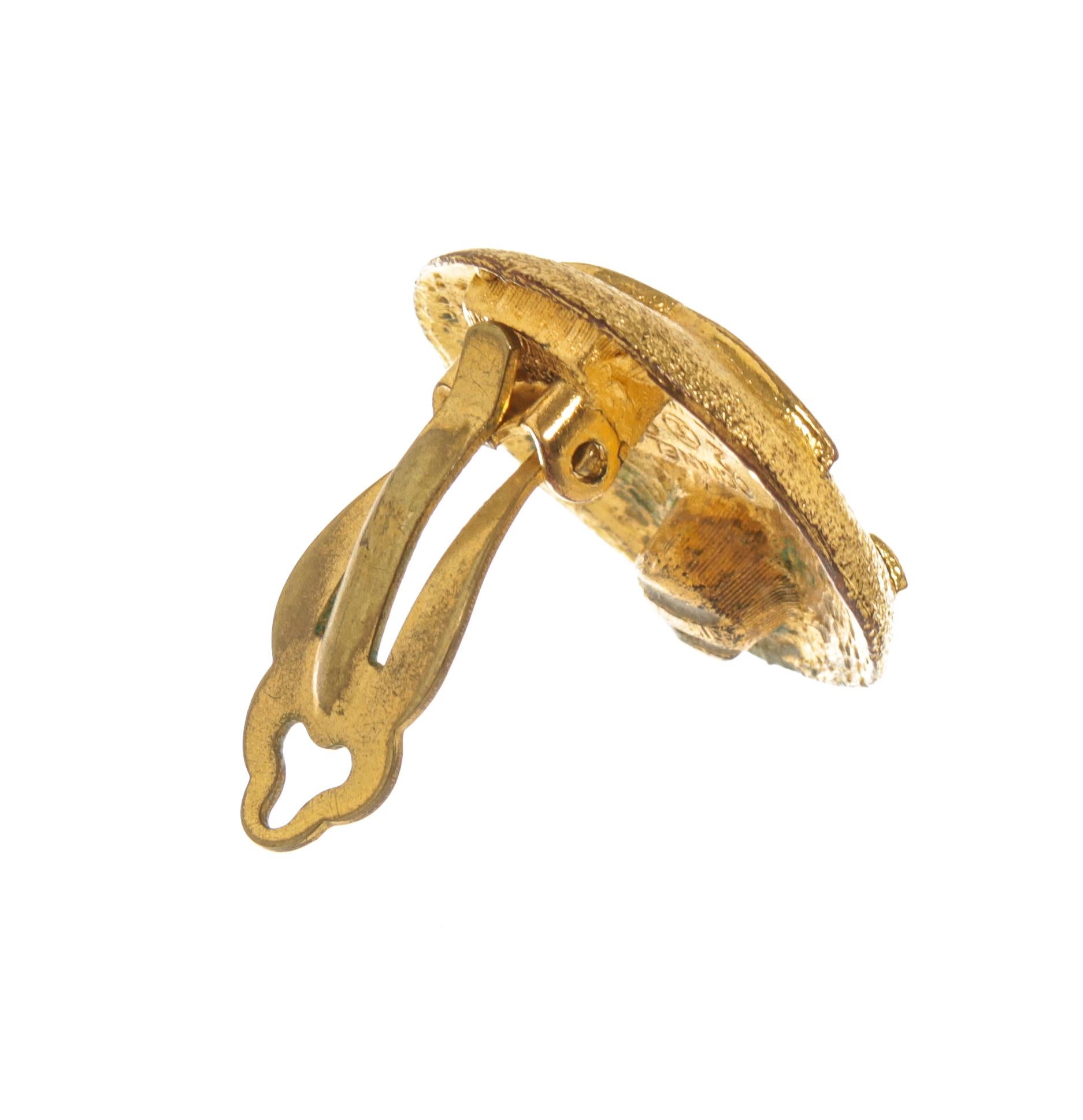 Chanel Gold CC Ohrringe mit rundem Logo im Zustand „Gut“ im Angebot in Irvine, CA