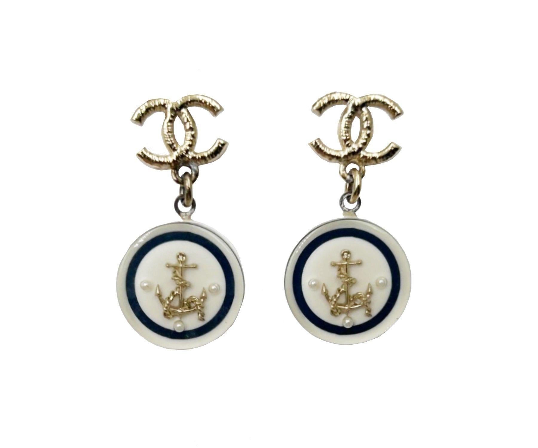 Chanel Classic Gold CC Sailing Dangle Piercing Earrings

*Marked 10
*Made in France

-It is approximately 1.25