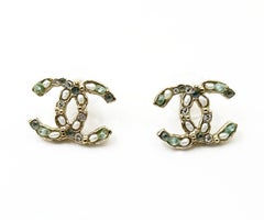 Boucles d'oreilles Chanel or CC perles de rocaille cristal menthe PIercing