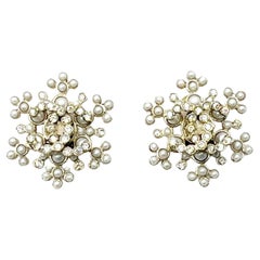 Chanel Gold CC Seed Pearl Snowflake Piercing Ohrringe