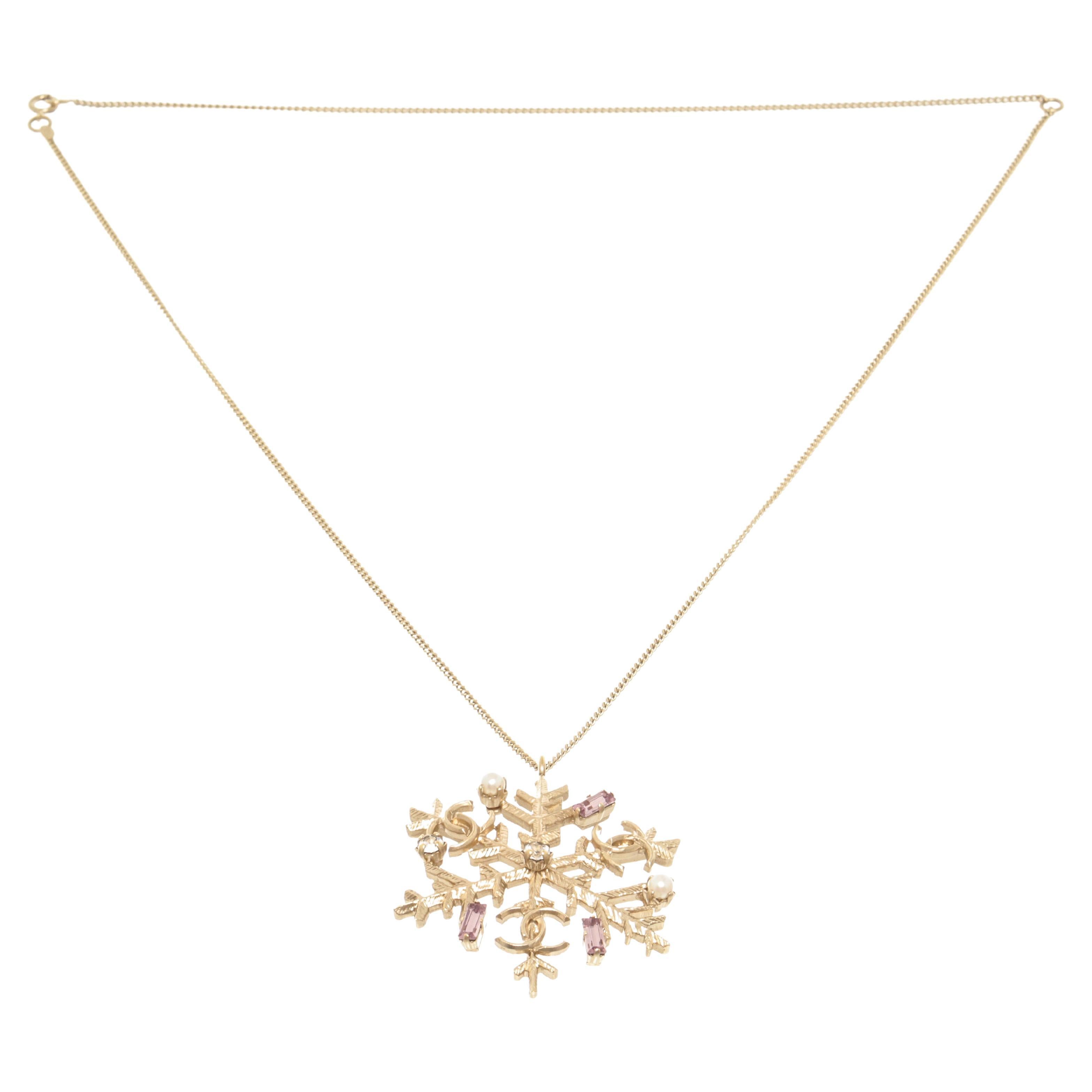 Vintage Chanel Gold Necklace with Intricate Pearl Pendant For Sale at 1stDibs | intricate necklace