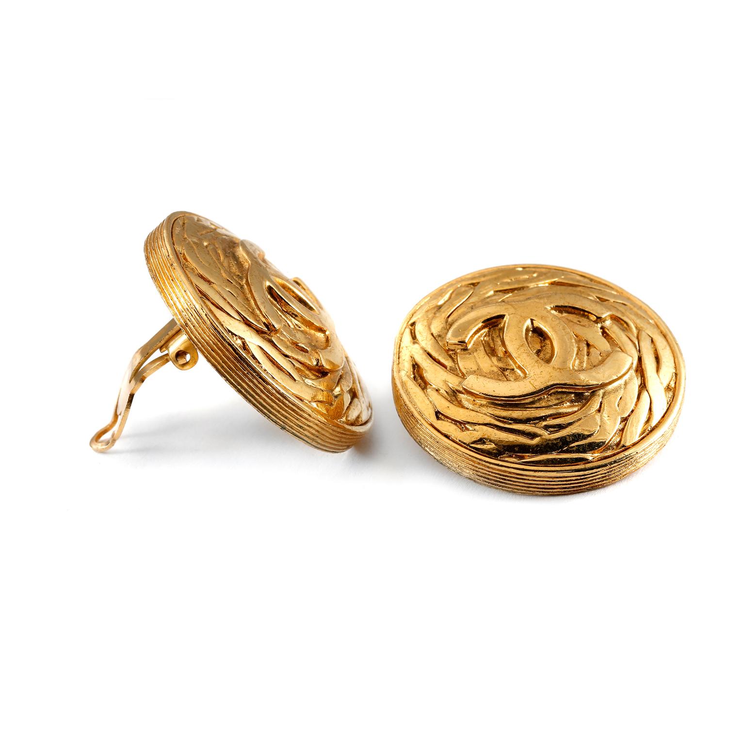Women's Chanel Gold CC Swirl Clip On Earrings