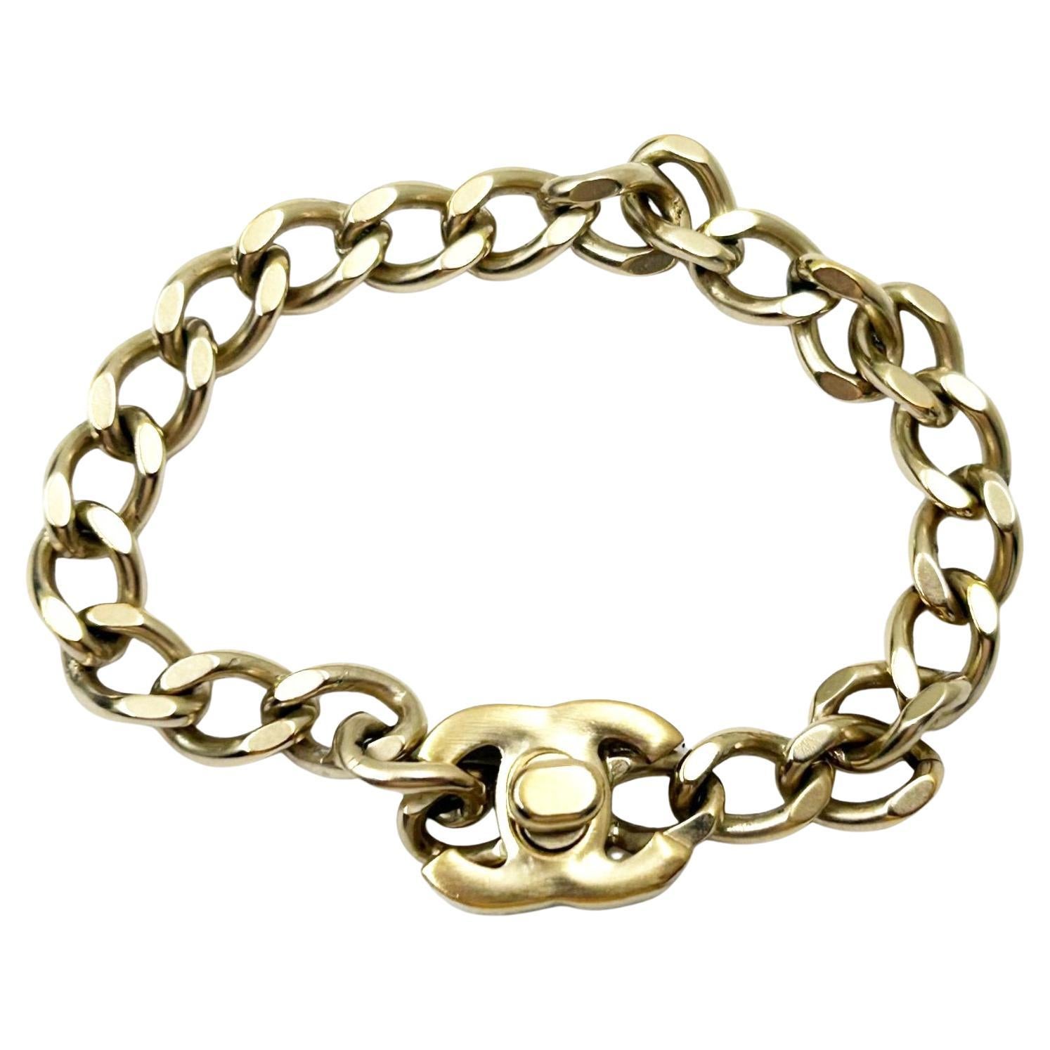 Chanel Gold CC Turnlock Kette-Armband