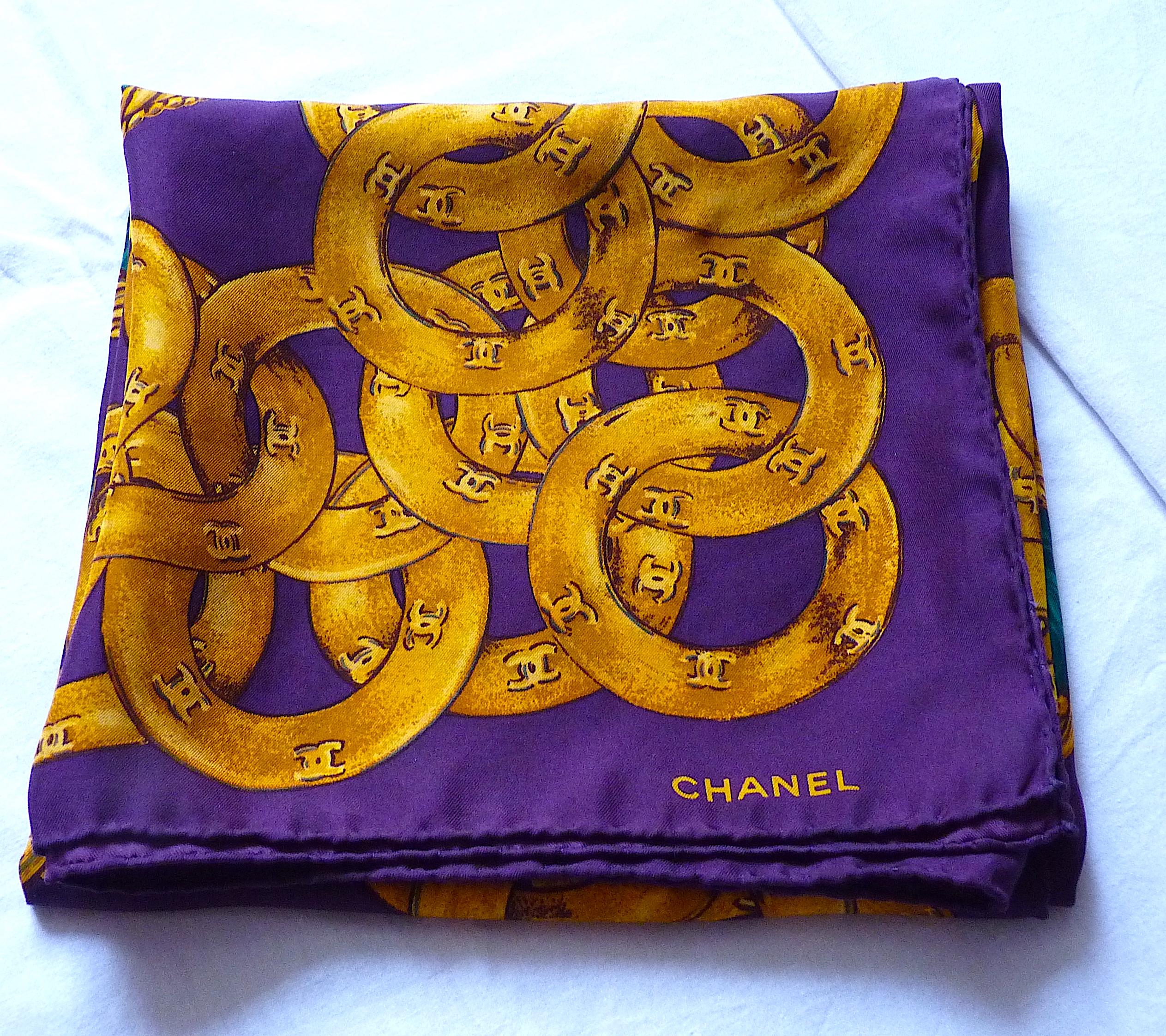 CHANEL Gold Chain & CC Logo Large Silk Scarf, Vintage from the 1990s For Sale 2