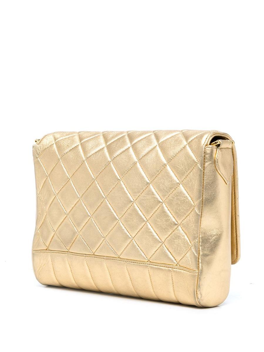 Secured using a gold-toned turn-lock interlocking CC fastening, this rare vintage pre-owned shoulder bag from 1989-1991 has been crafted from gold-tone leather and boasts the signature diamond quilting introduced by Gabrielle Chanel in 1955.