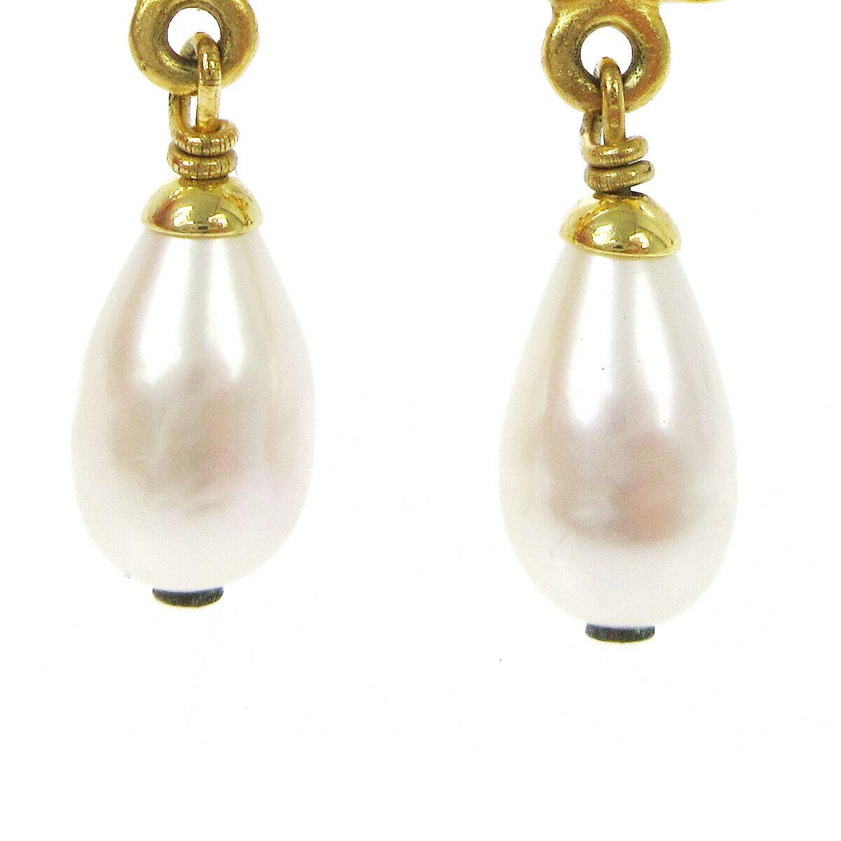 Chanel Gold Charm CC Faux Pearl Dangle Drop Evening Earrings
Metal

Gold tone
Faux pearl
Clip on closure
Made in France
Width 0.50