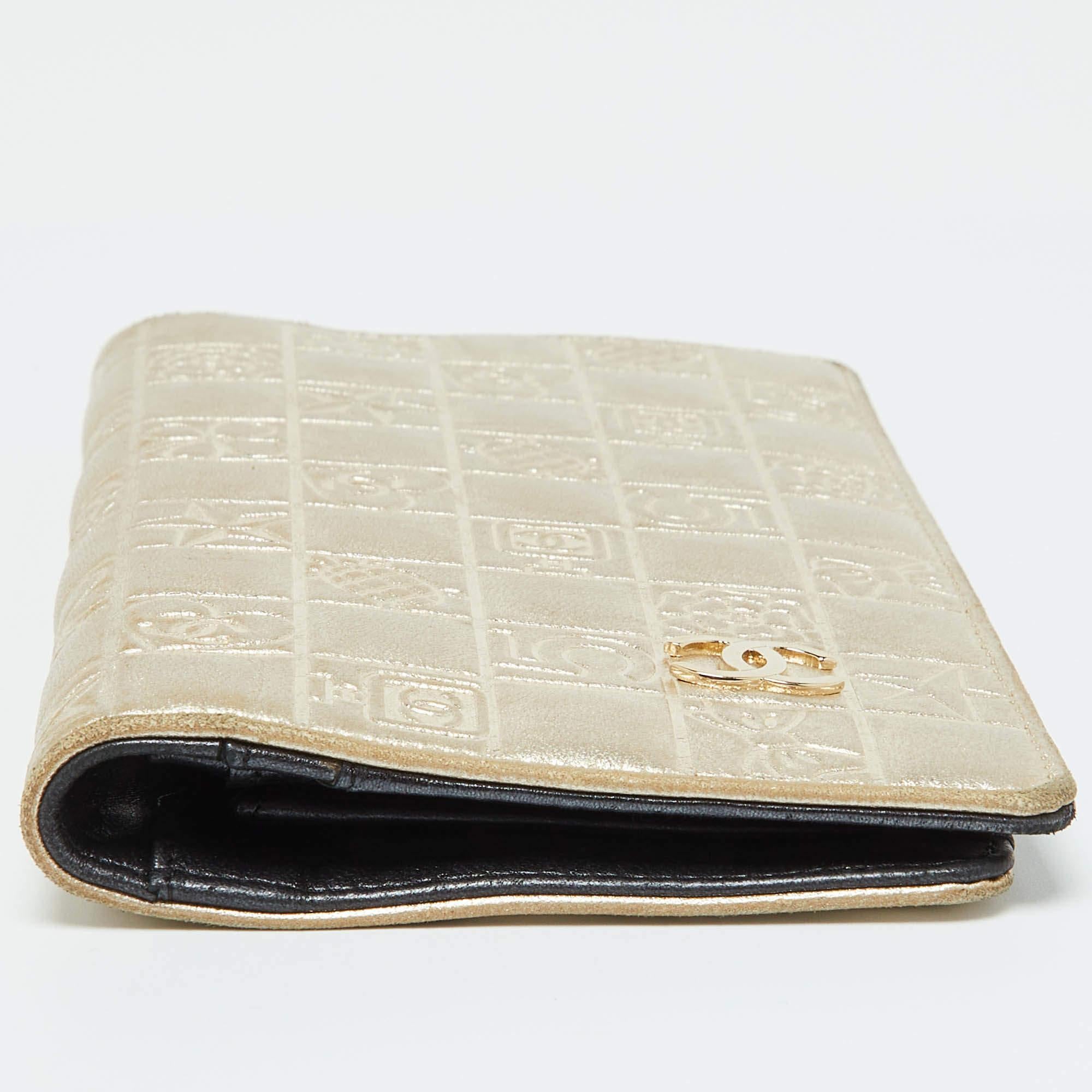 Chanel Gold Charm Icon Leather CC Bifold Wallet For Sale 4