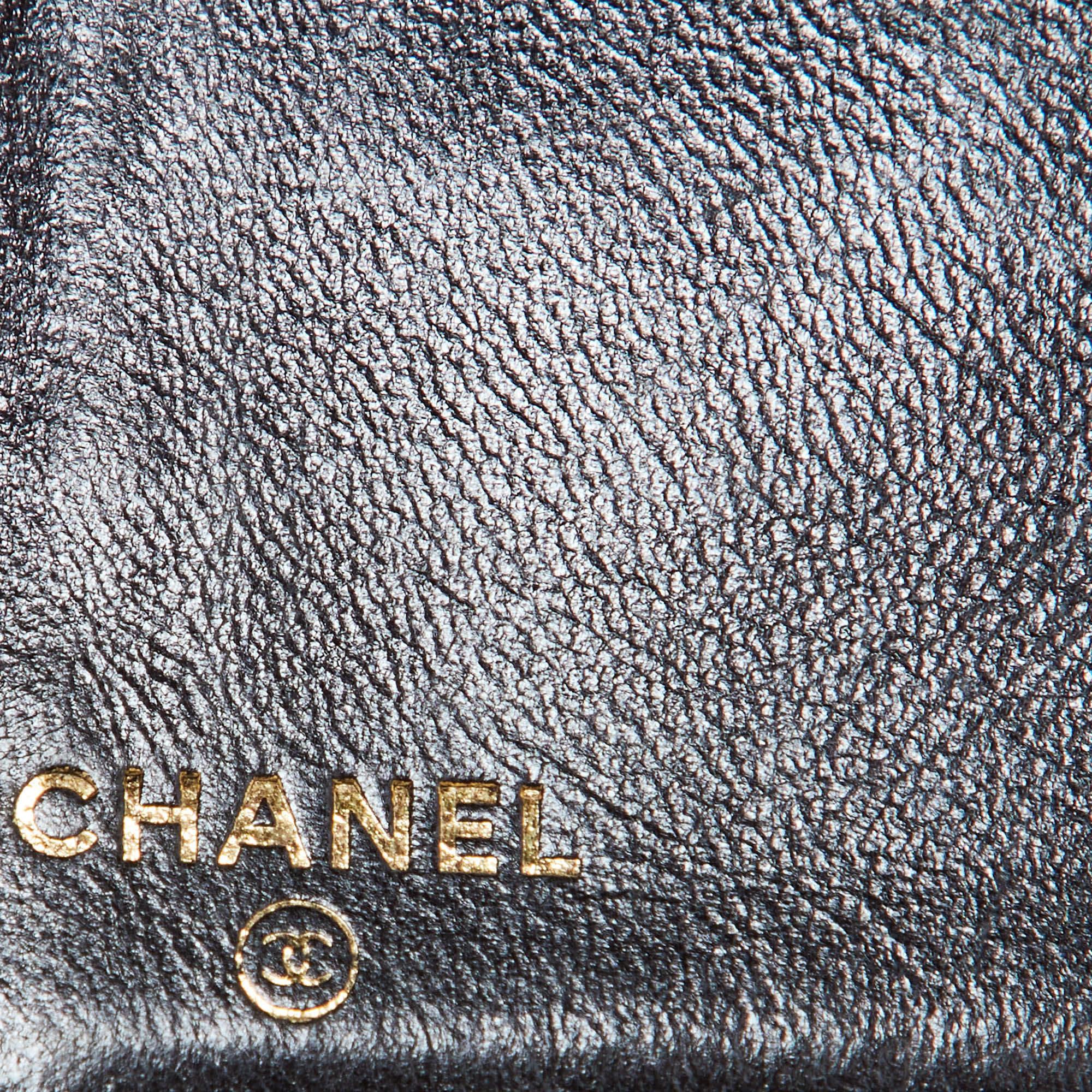 Chanel Gold Charm Icon Leather CC Bifold Wallet For Sale 5