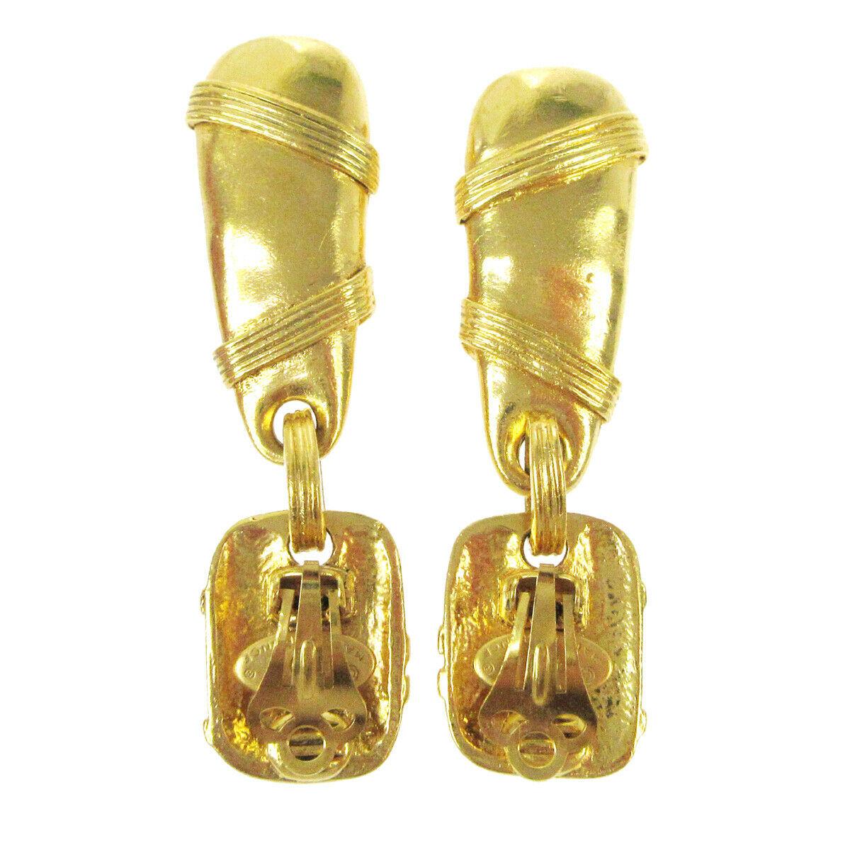 Chanel Gold Charm CC Textured Dangle Drop Evening Earrings in Box

Metal
Gold tone hardware
Clip on
Made in France
Width 0.75