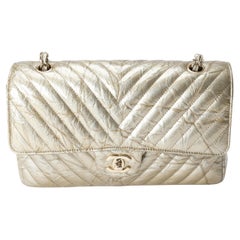 Chanel Oro Chevron Trapuntato Brevetto Borsa Media Classic Doppia Patta