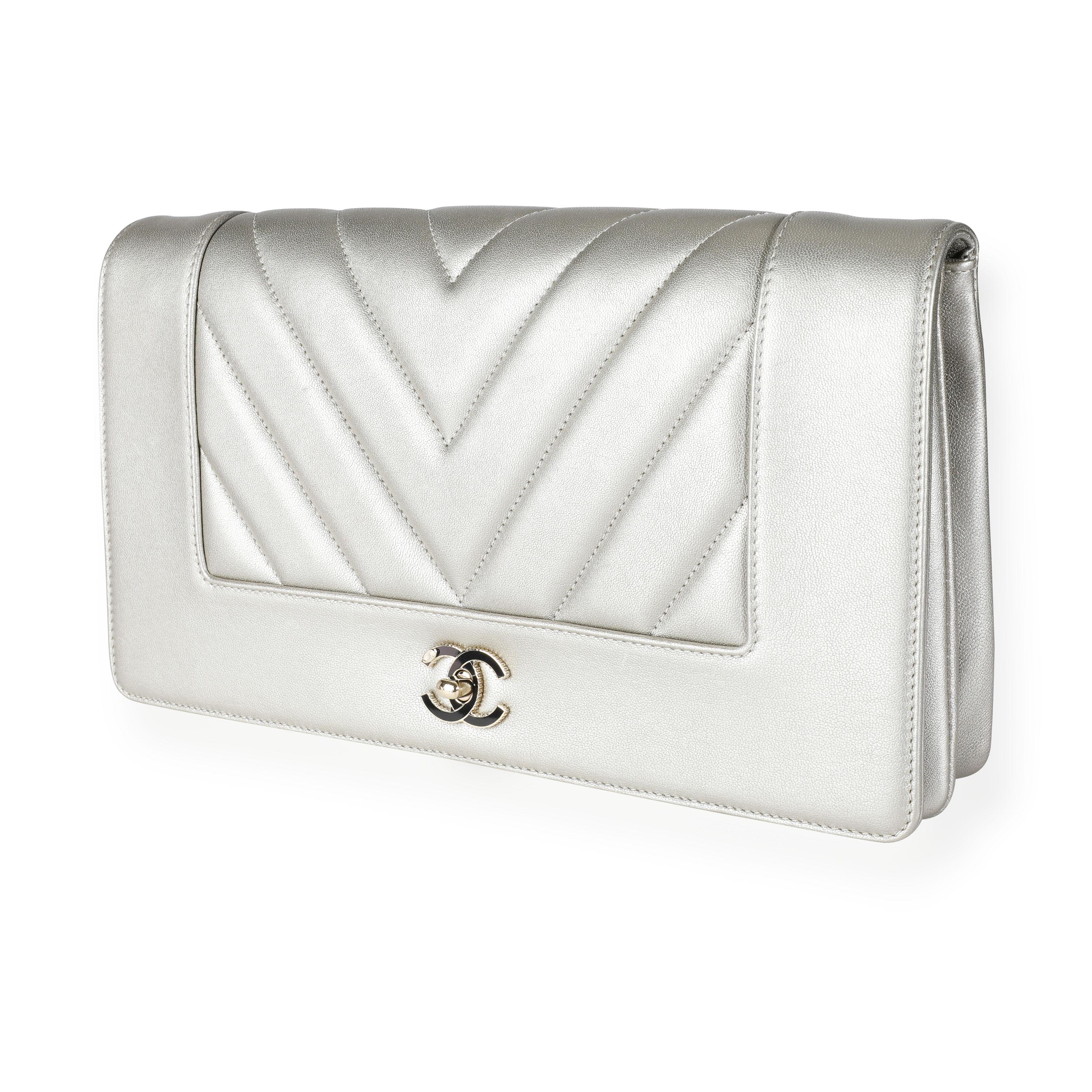Chanel Bolso de piel de oveja acolchado Chevron dorado Mademoiselle Vintage 3