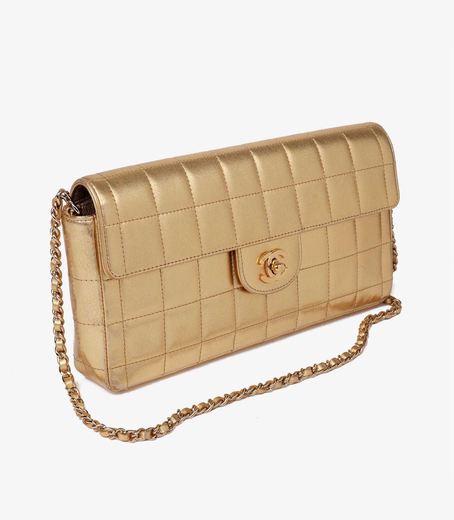 Chanel Gold Chocolate Bar Quilted Metallic Lambskin Leather East-West Classic Single Flap Bag

Product Details
Xupes Ref: CB1291
Brand: Chanel
Model: East-West Classic Single Flap Bag
Type: Shoulder
Serial Number: 7183181
Age: 2003
Accompanied By: