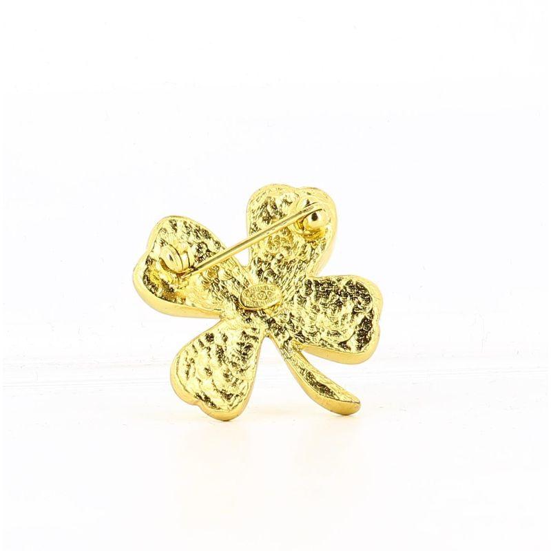 Chanel Gold Clover Brooch

Very good condition, this one shows some traces of wear that came with the time but which is not visible.
Small brooch in golden flower appears of the logo of the house chanel is positioned on the corner of your garment,