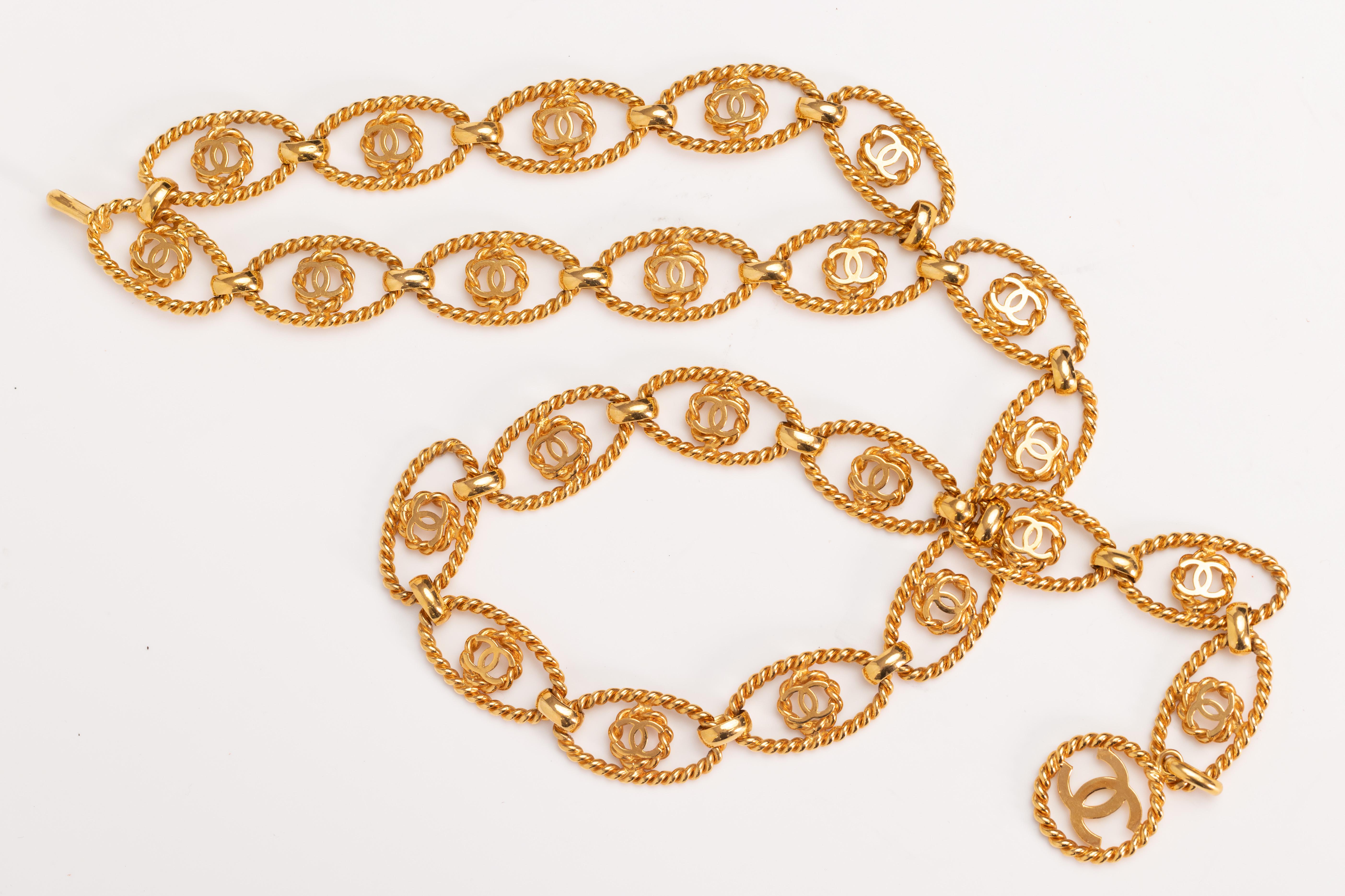 Chanel Gold Coco CC Logo Oval Twist Kette Seilgürtel (35 Zoll) im Zustand „Gut“ im Angebot in Montreal, Quebec