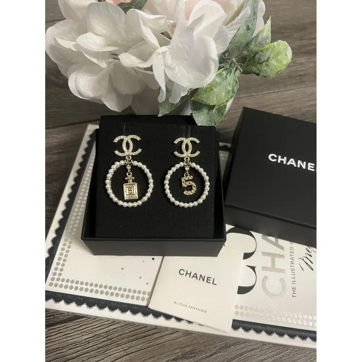Orecchini Chanel con cristalli d'oro e perle CC in vendita 6