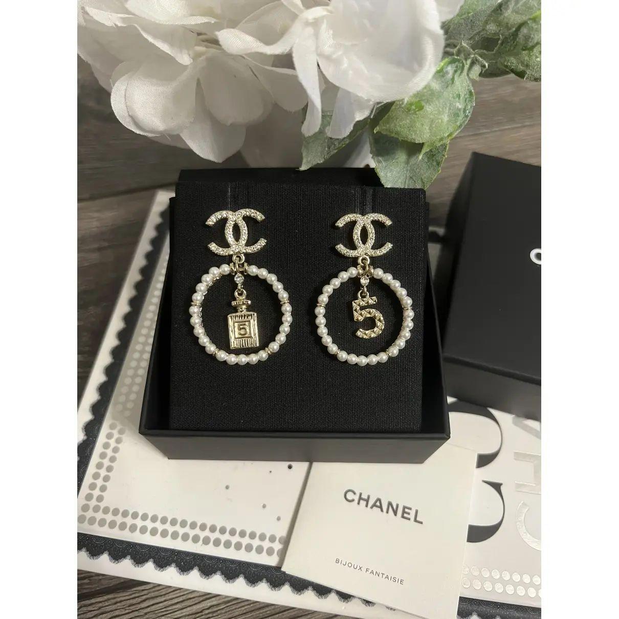 DETTAGLI:
Marchio di garanzia: CHANEL
Prodotto in Francia
Collection'S per le crociere del 2020
Gli orecchini sono in buone condizioni e presentano un'usura minima.
Viene fornito con scatola e custodia

INFORMAZIONI IMPORTANTI:
Questo articolo è un