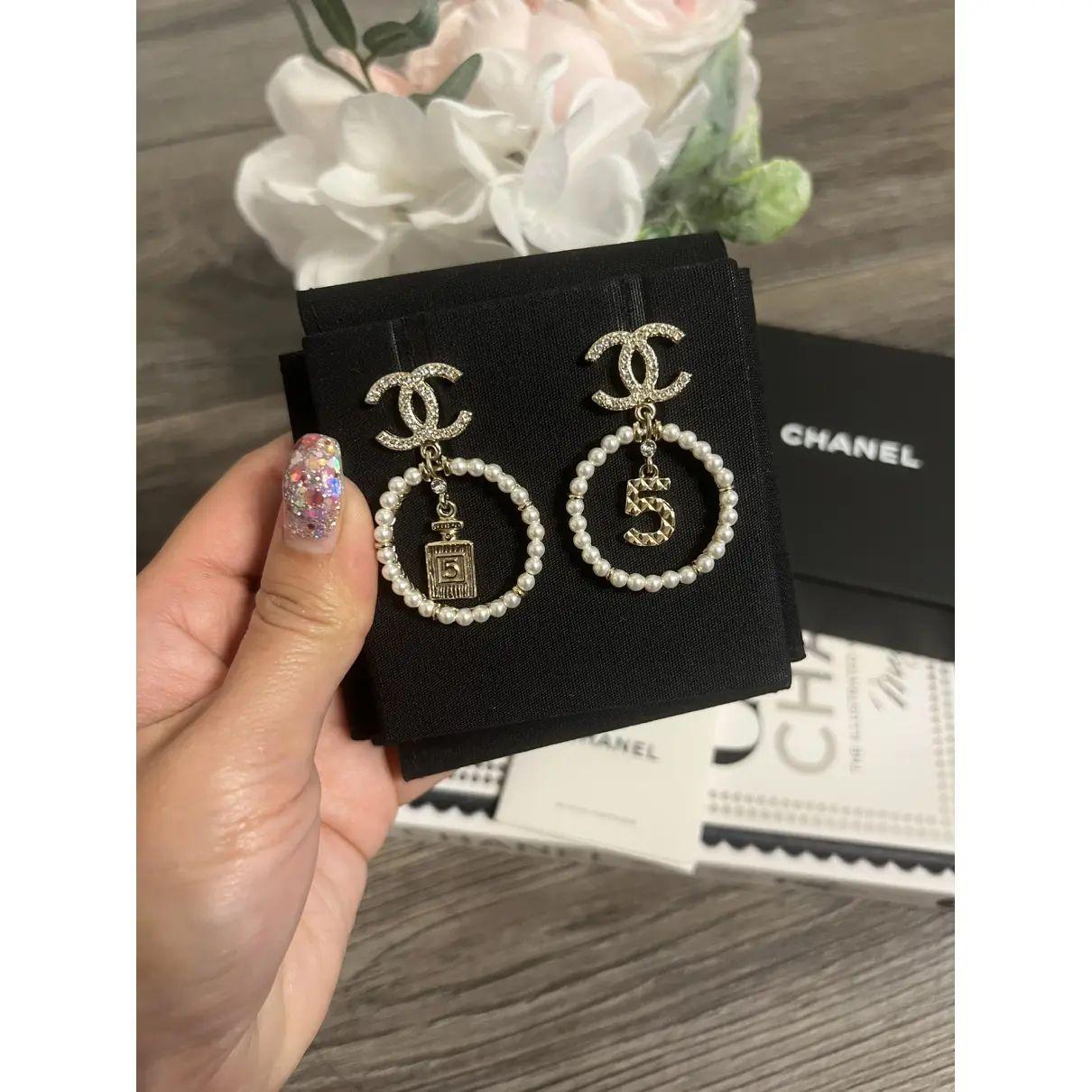 Orecchini Chanel con cristalli d'oro e perle CC In condizioni buone in vendita a Bellevue, WA