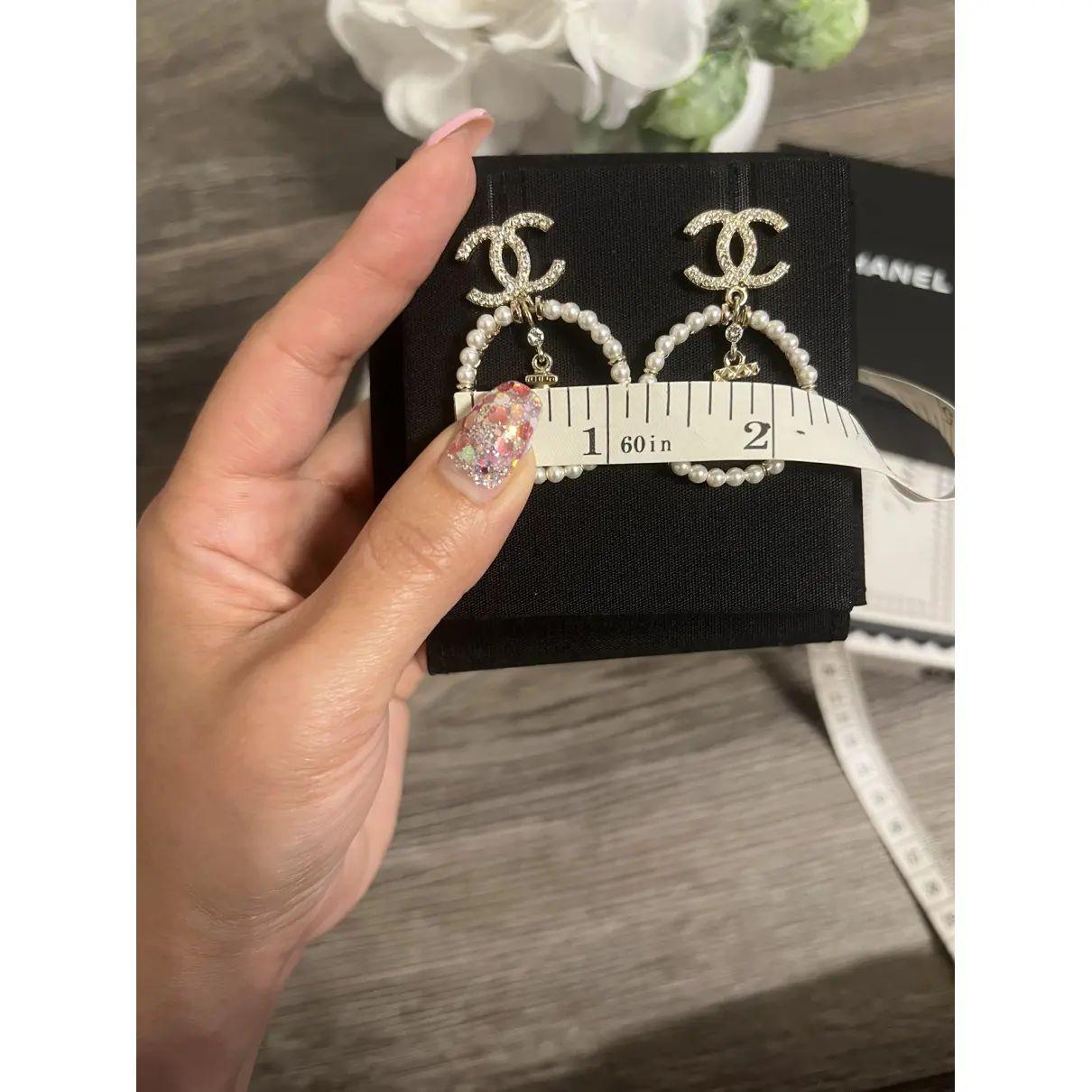Orecchini Chanel con cristalli d'oro e perle CC in vendita 2