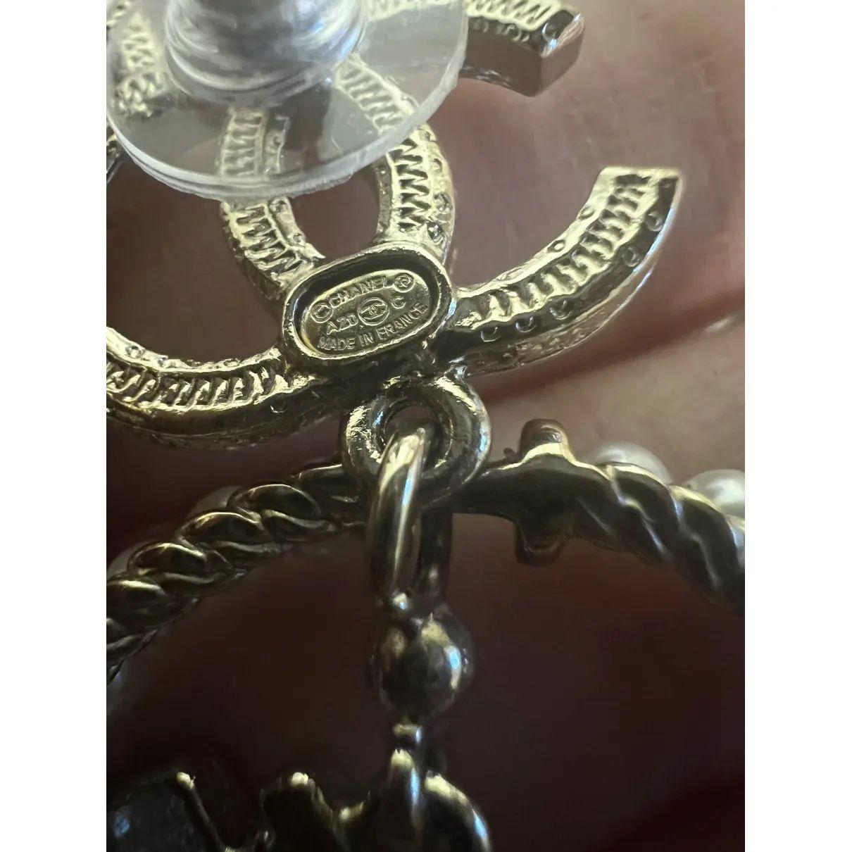 Orecchini Chanel con cristalli d'oro e perle CC in vendita 5