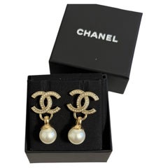 CHANEL Gold-Kristall-CC-Perlen-Ohrringe