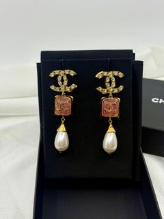 CHANEL Gold Crystal CC Pink Gripoix Pearl Dangle Earrings