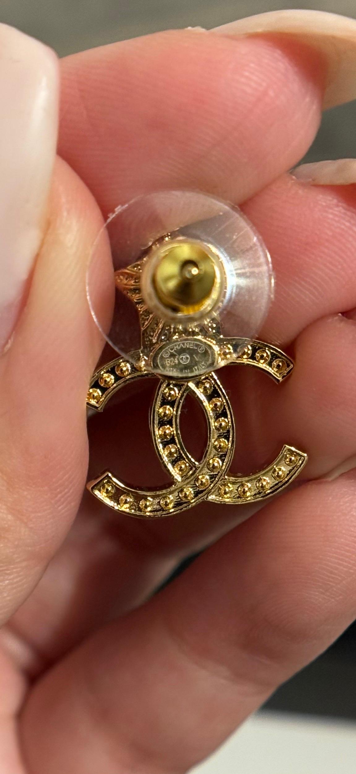 Orecchini Chanel con cristalli d'oro e stelle bianche in vendita 5