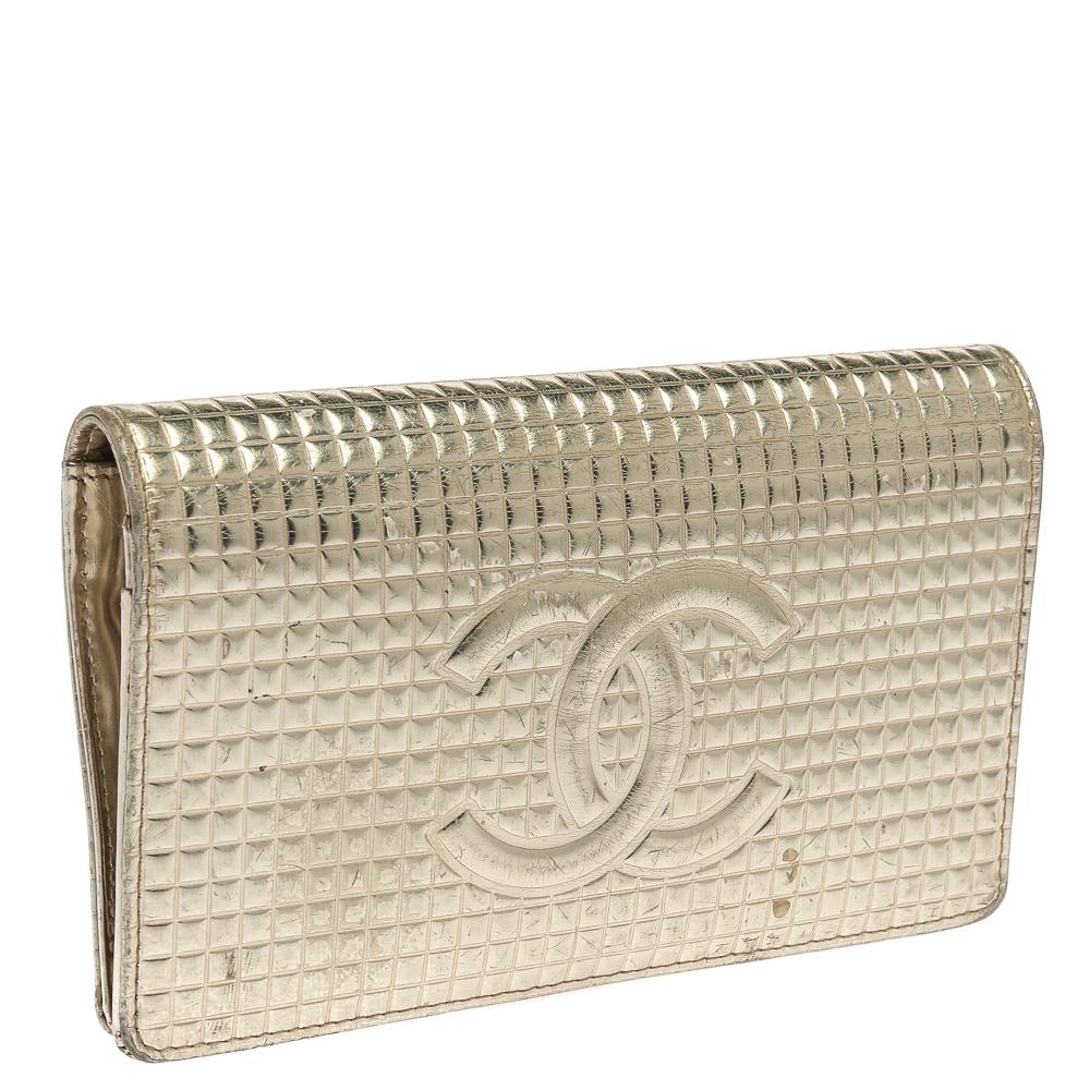 Chanel Gold Cubes Quilted Leather CC Flap Continental Wallet In Good Condition In Dubai, Al Qouz 2