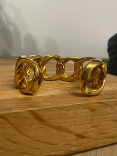 CHANEL Bracelet manchette en or