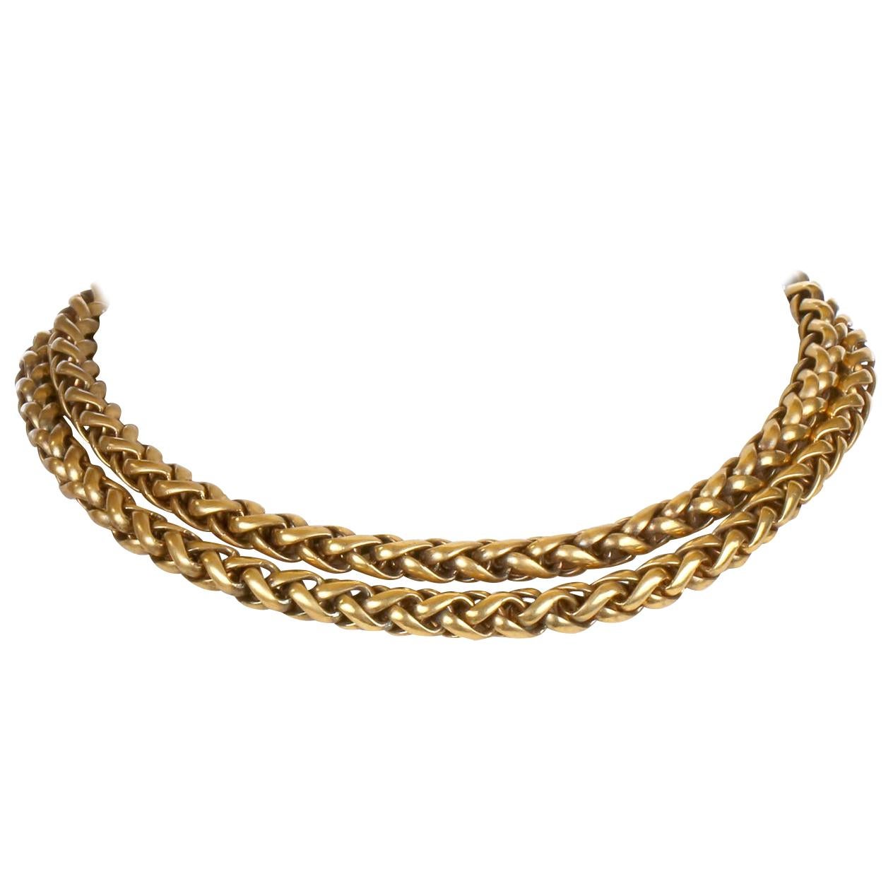 Chanel Goldfarbene doppelreihige Choker im Angebot