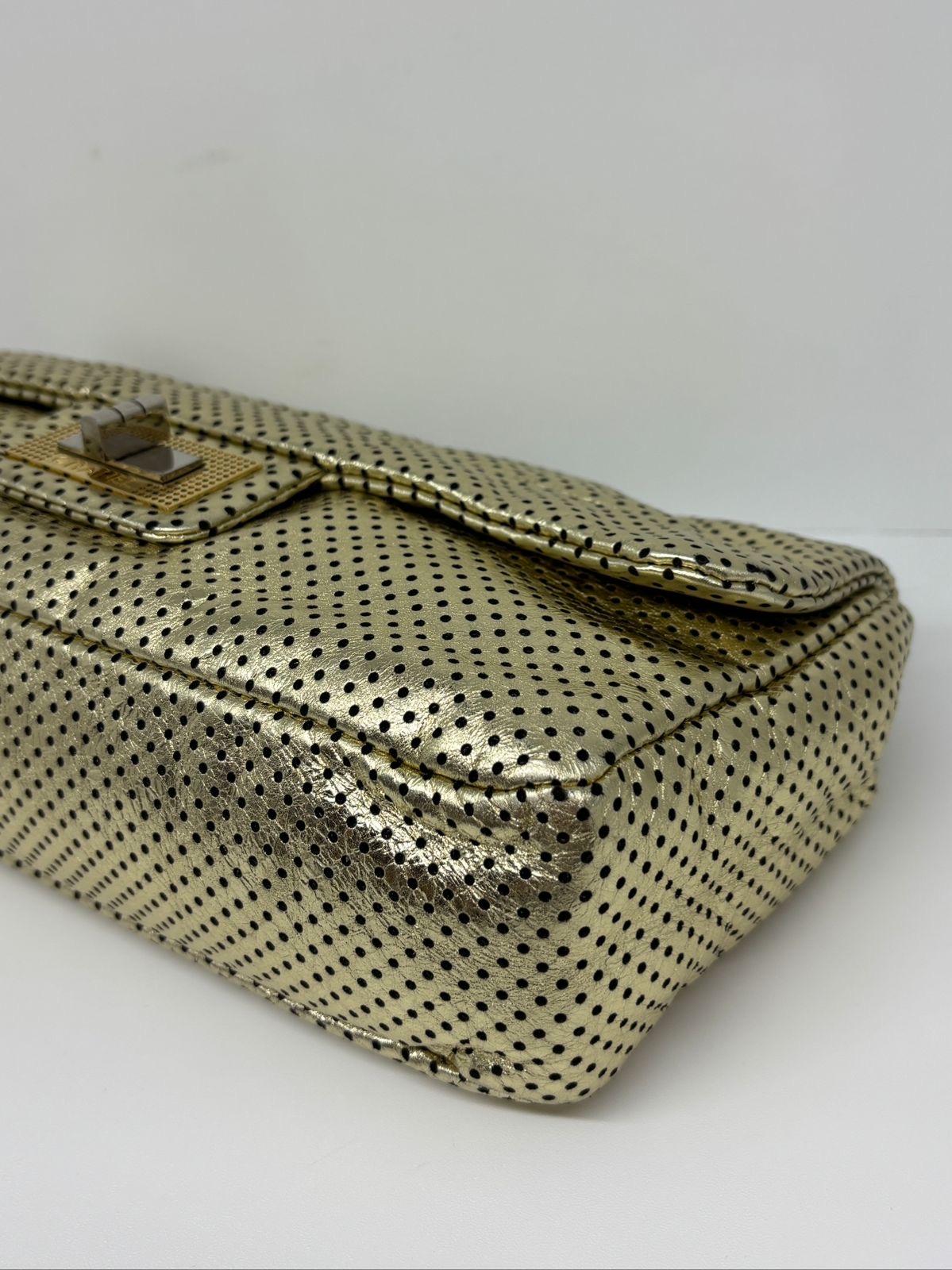 Chanel Taladro Dorado Perforado 2.55 Reissue Bolso Solapa Mediano en venta 5