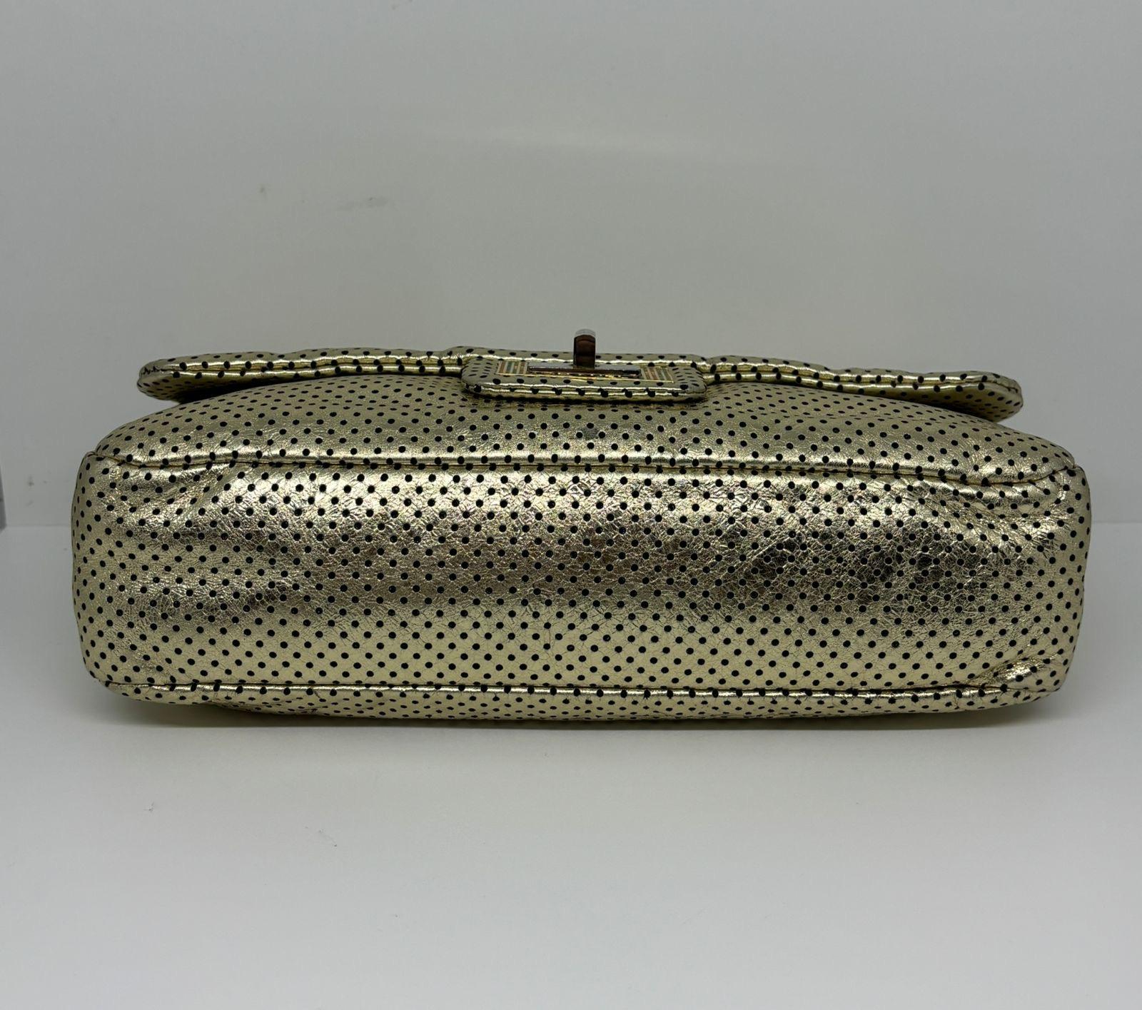 Chanel Taladro Dorado Perforado 2.55 Reissue Bolso Solapa Mediano en venta 6