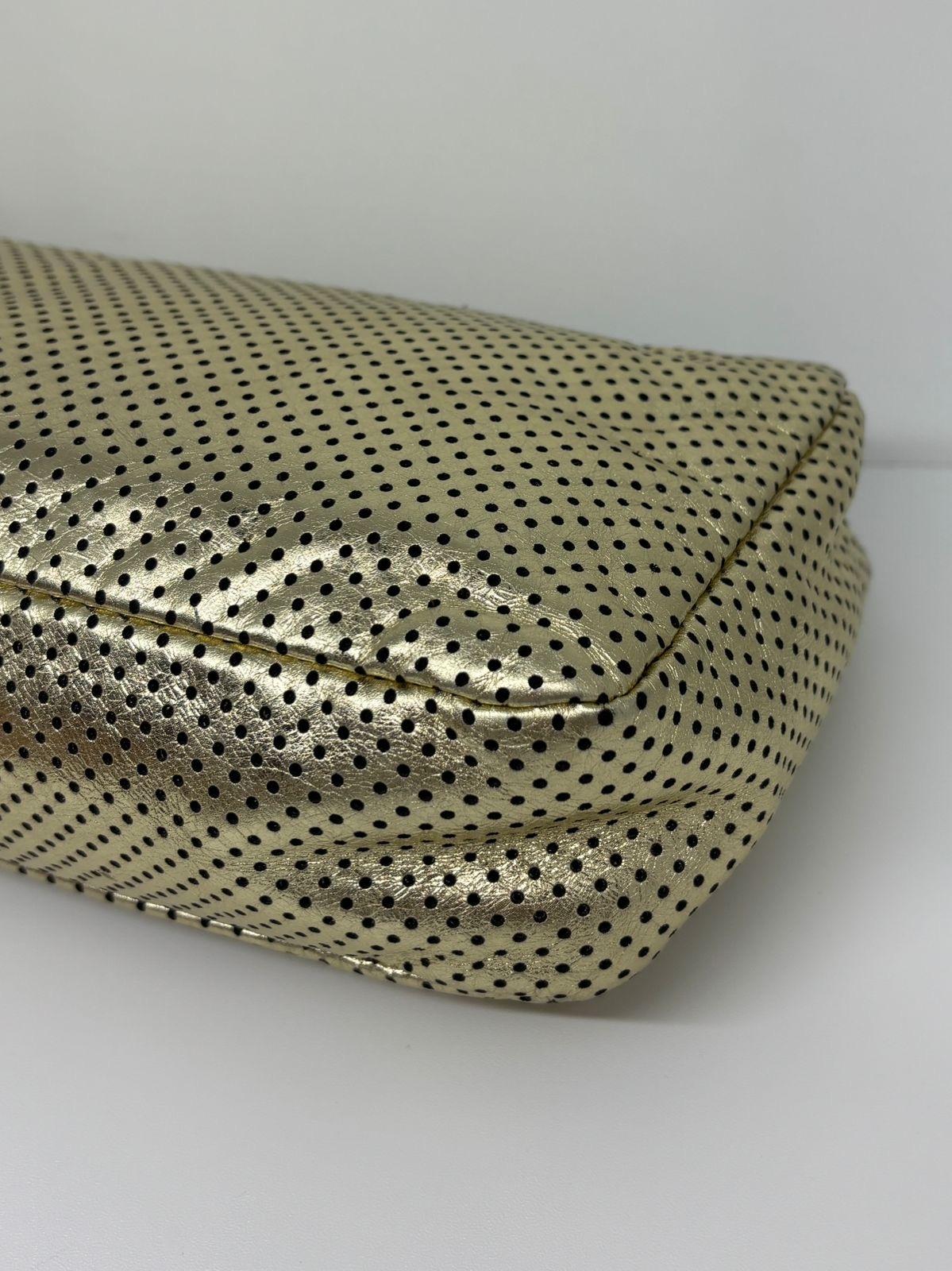 Chanel Taladro Dorado Perforado 2.55 Reissue Bolso Solapa Mediano en venta 8
