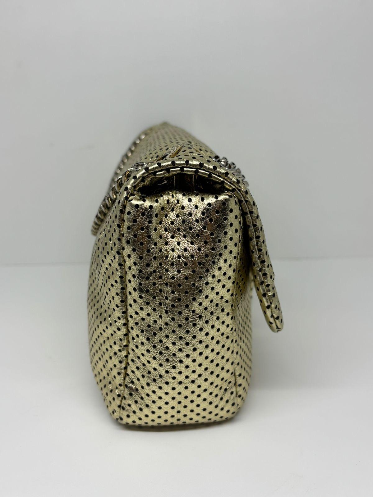 Chanel Taladro Dorado Perforado 2.55 Reissue Bolso Solapa Mediano Negro en venta