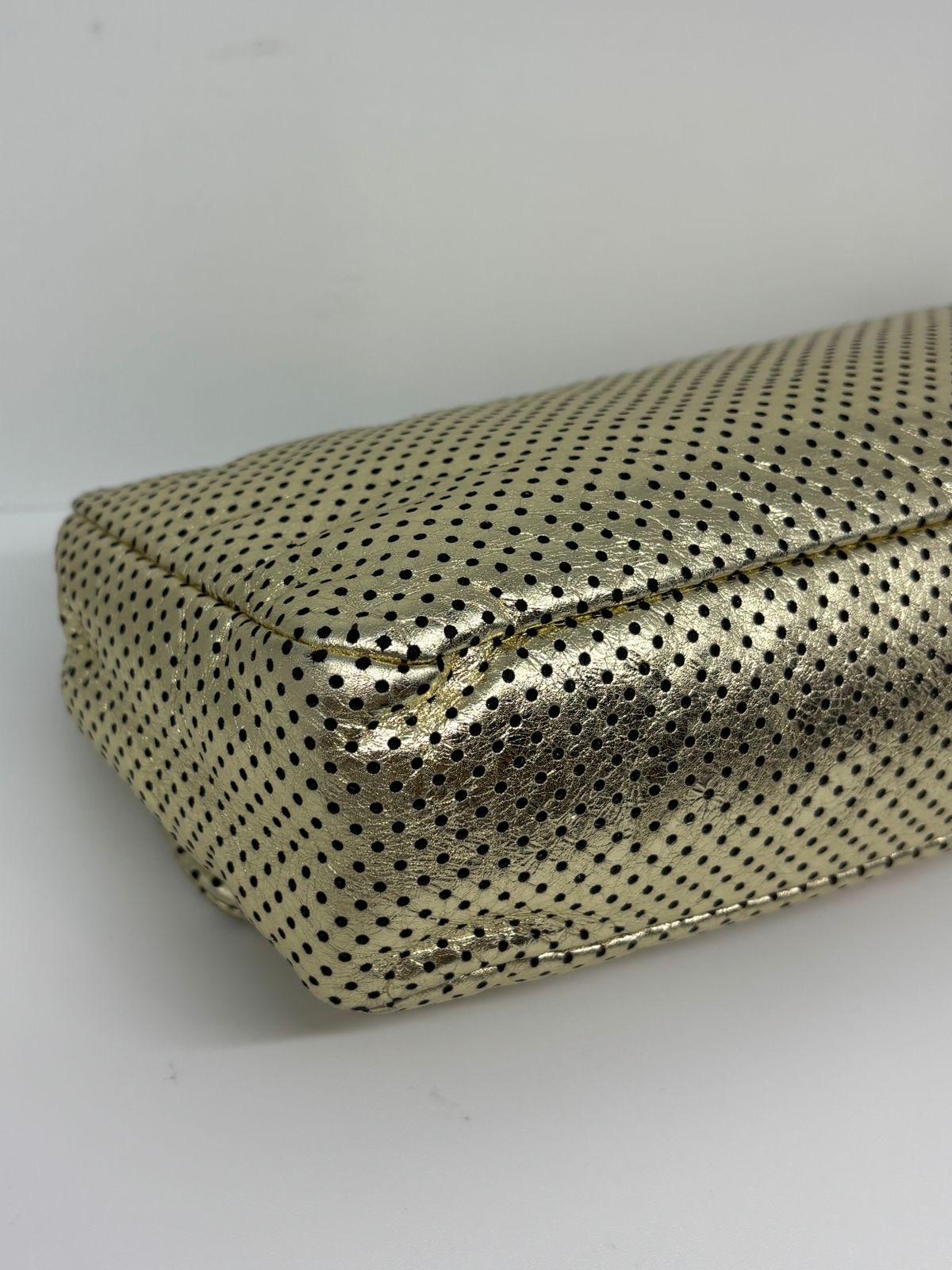 Femenino o masculino Chanel Taladro Dorado Perforado 2.55 Reissue Bolso Solapa Mediano en venta