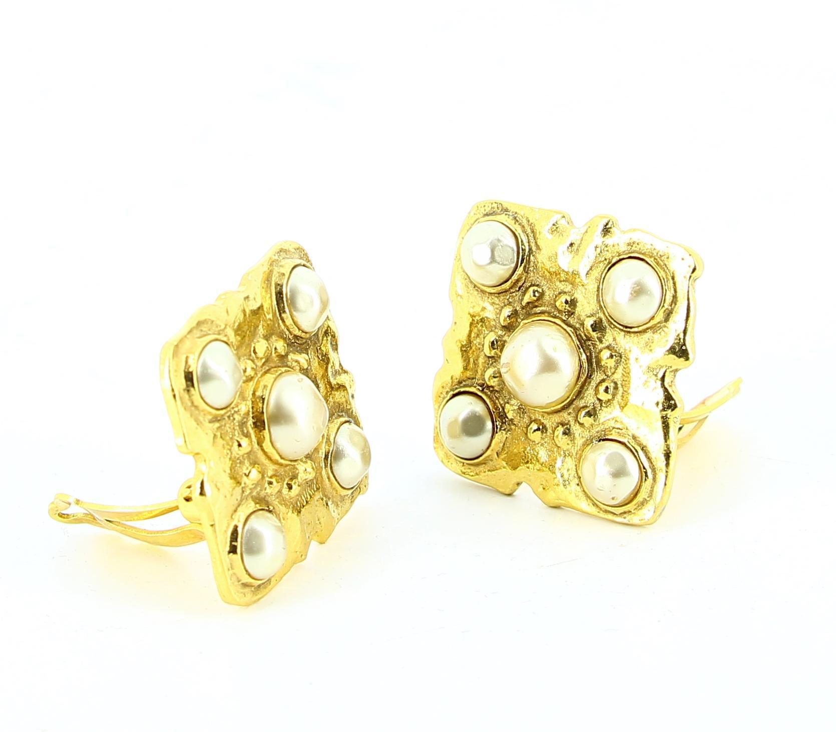Women's or Men's Chanel Gold Earrings with Pearls