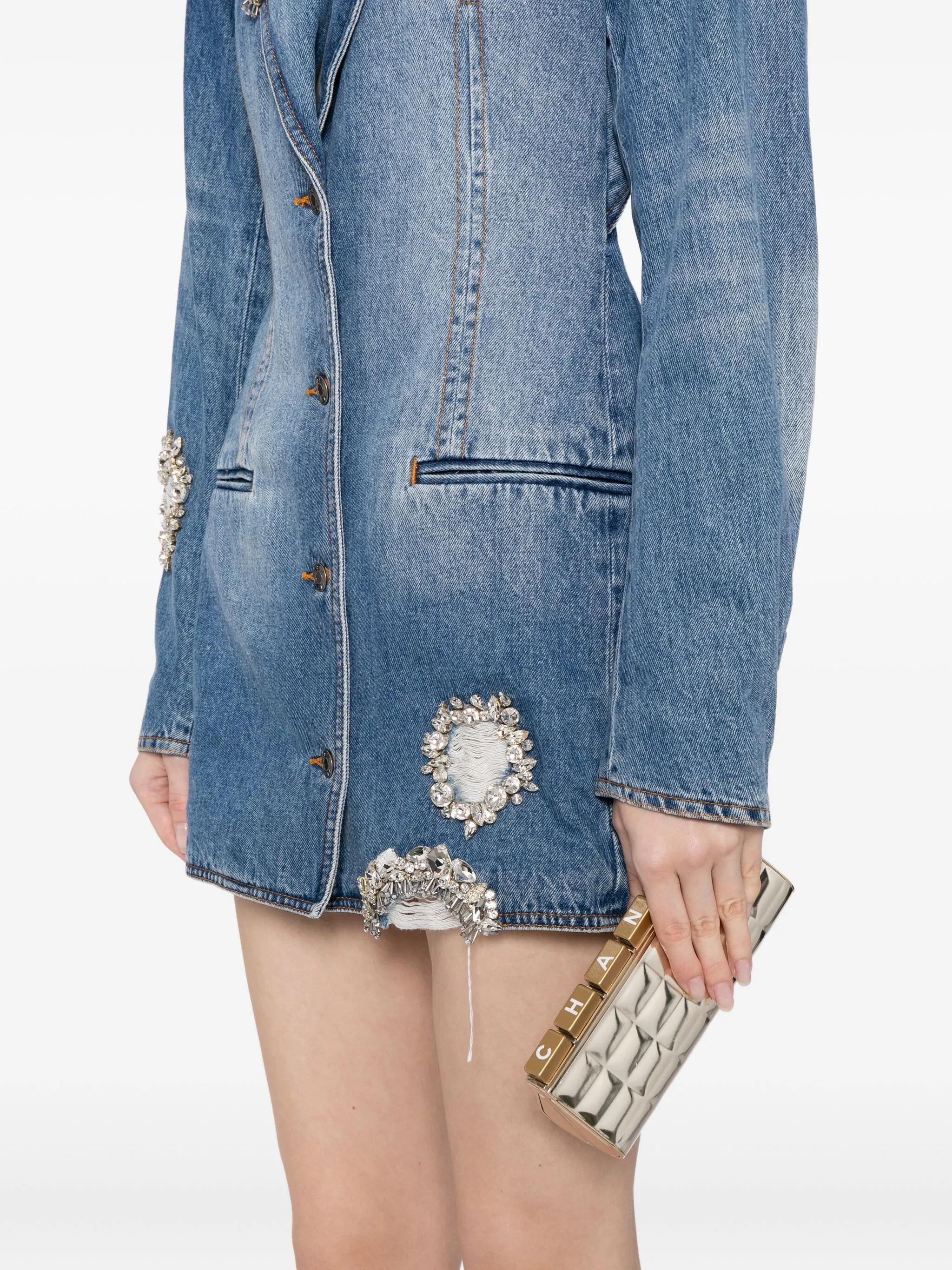 Chanel Clutch
From the 2009-2010 Collection by Karl Lagerfeld
Vintage
Gold Metal
Gold-Tone Hardware
Leather Lining
Clasp Closure at Top
Made in France 