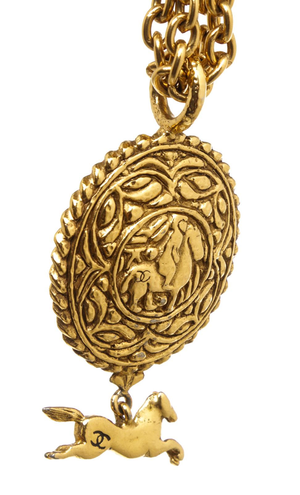 Crafted out of gold-tone metal, large dangling horse medallion pendant.

18512MSC