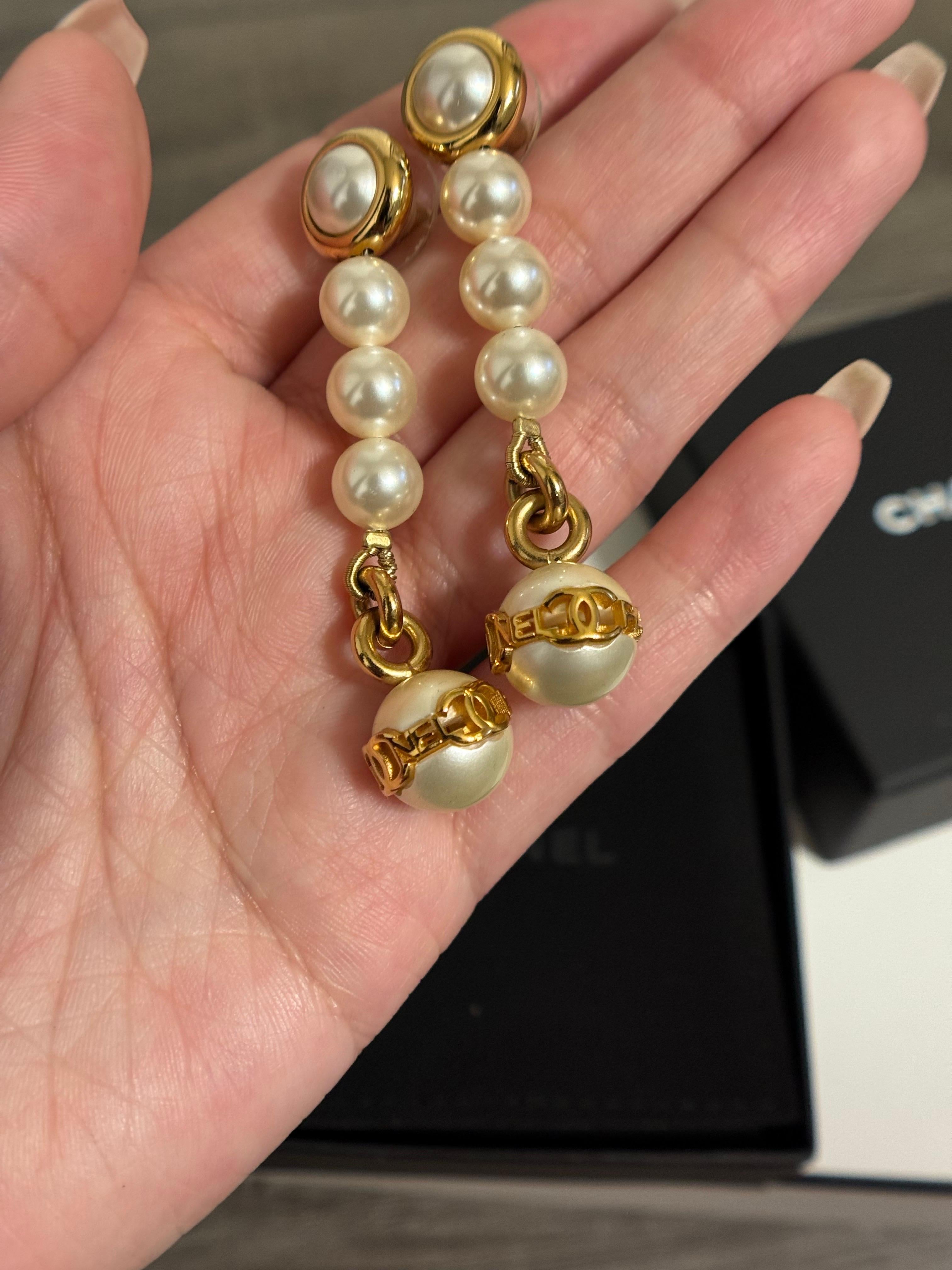 CHANEL - Boucles d'oreilles 