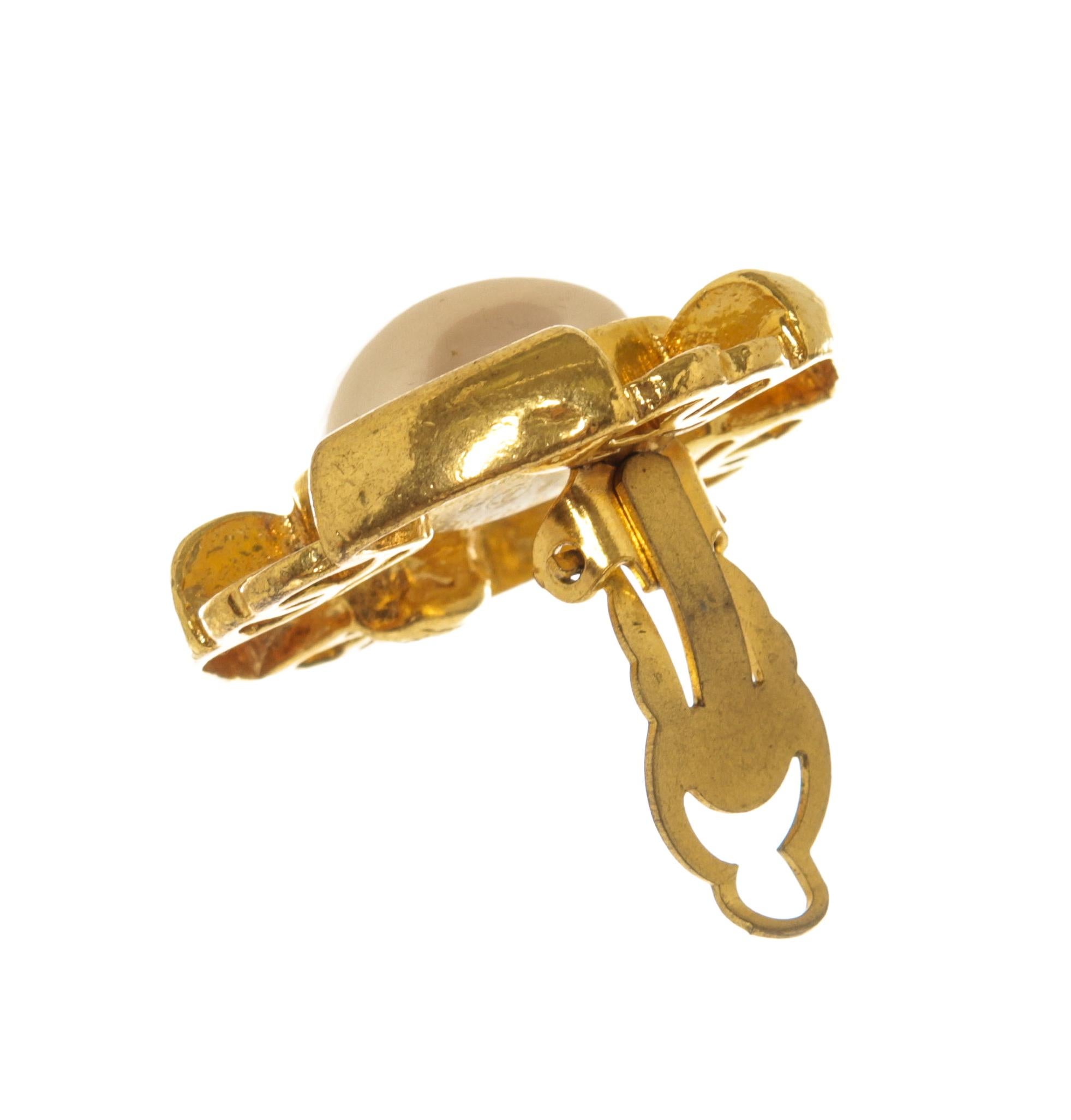 Women's Chanel Gold Faux Pearl Round Earrings