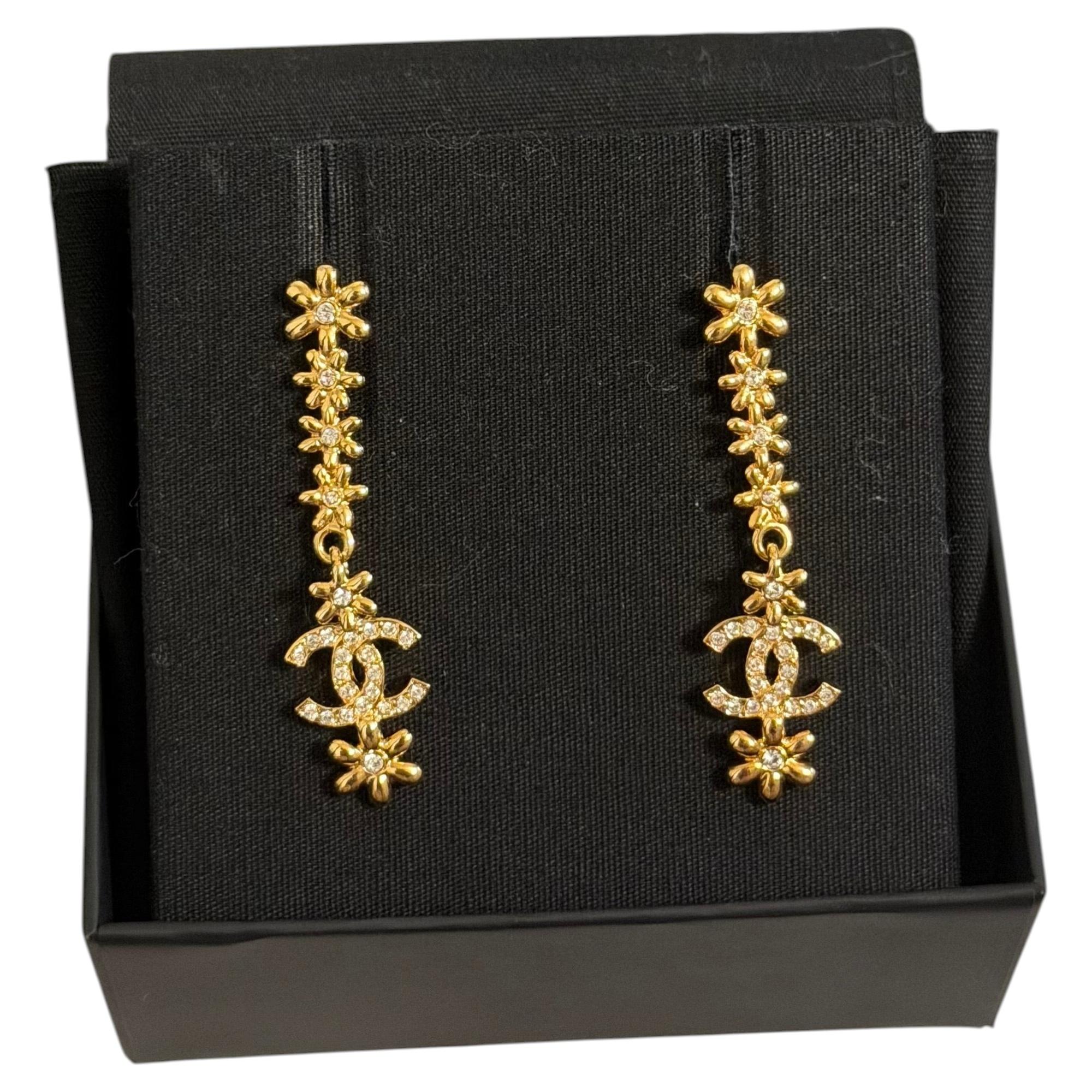CHANEL Gold Floral Crystal CC Drop Earrings For Sale