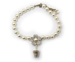 Collana di perle Chanel in oro con cristalli a forma di vaso floreale