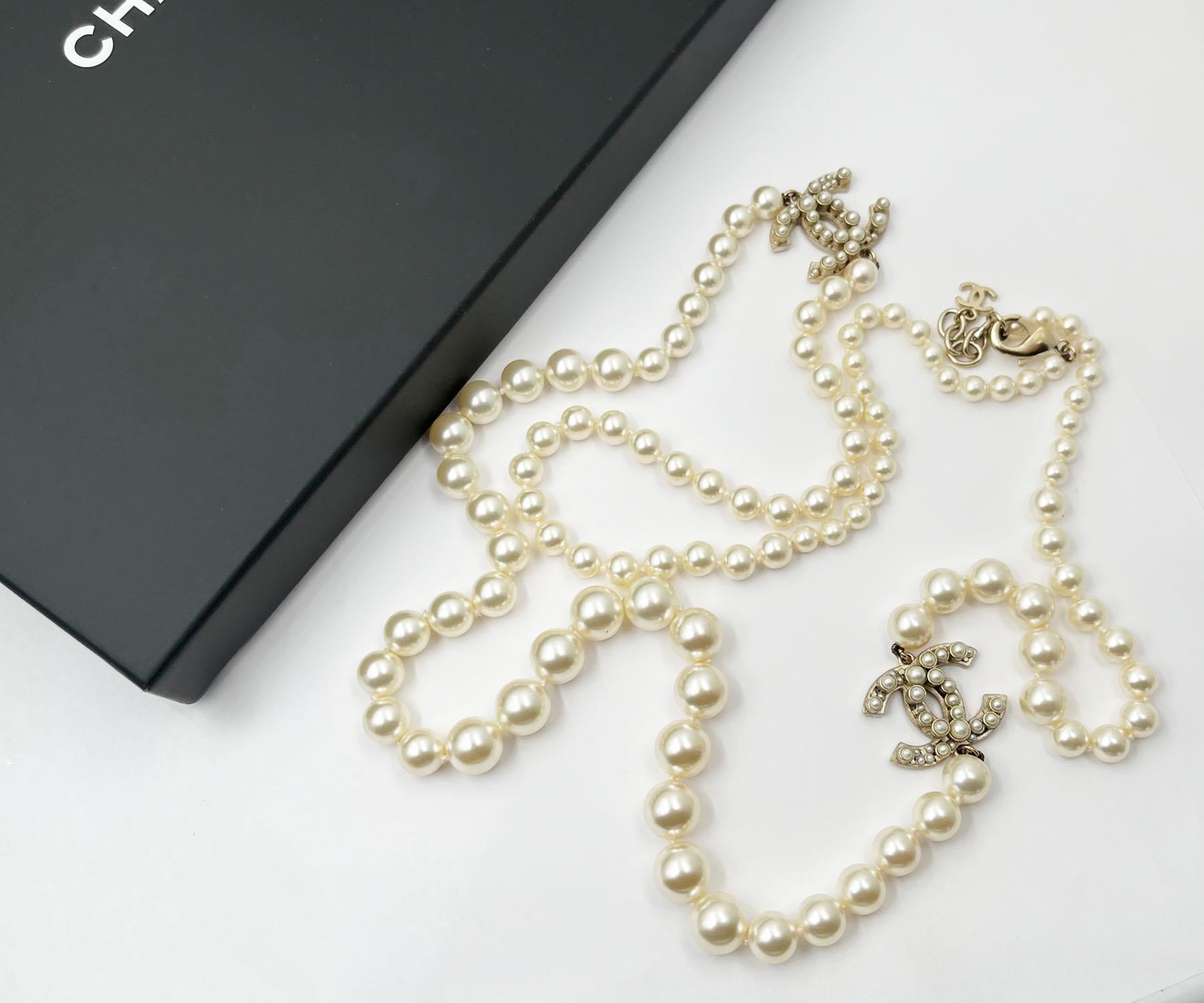 Chanel Gold Frame Bubble Pearl Pearl Necklace

* Marked 14
* Made in France
*Comes with the original box and pouch

-It is approximately 42