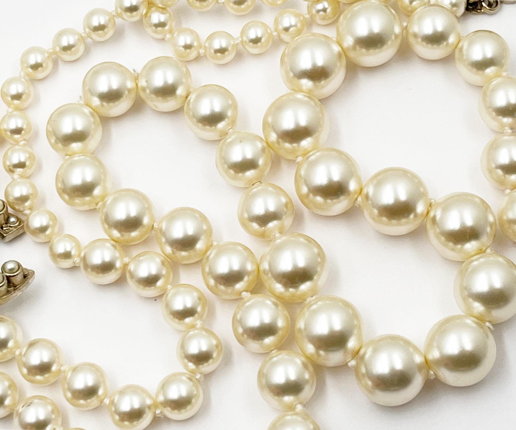 Chanel Gold Frame Bubble Pearl Pearl Necklace  In Excellent Condition In Pasadena, CA