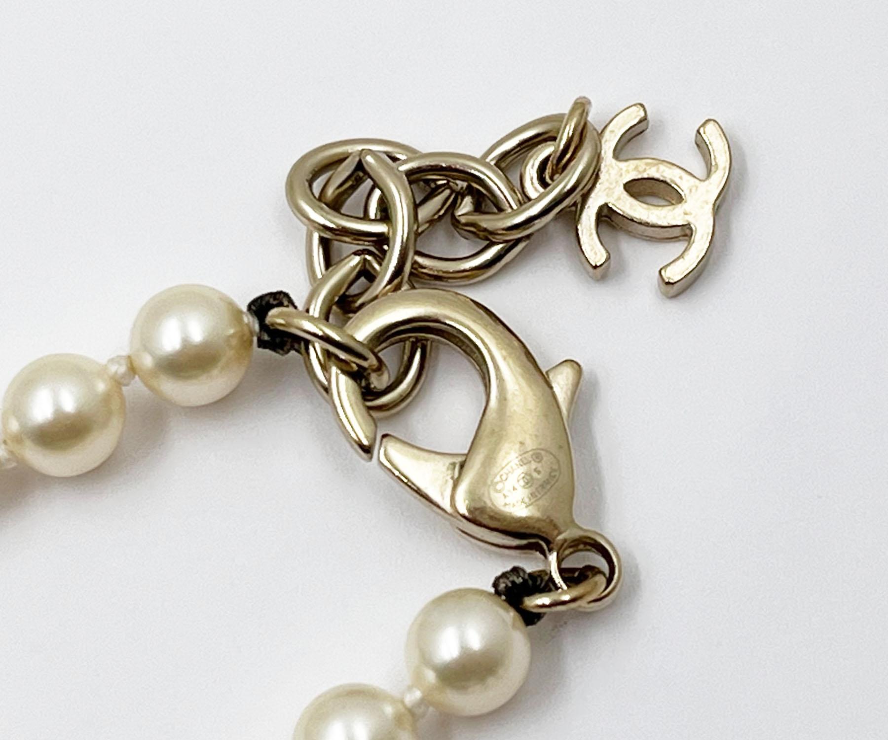 Women's Chanel Gold Frame Bubble Pearl Pearl Necklace 