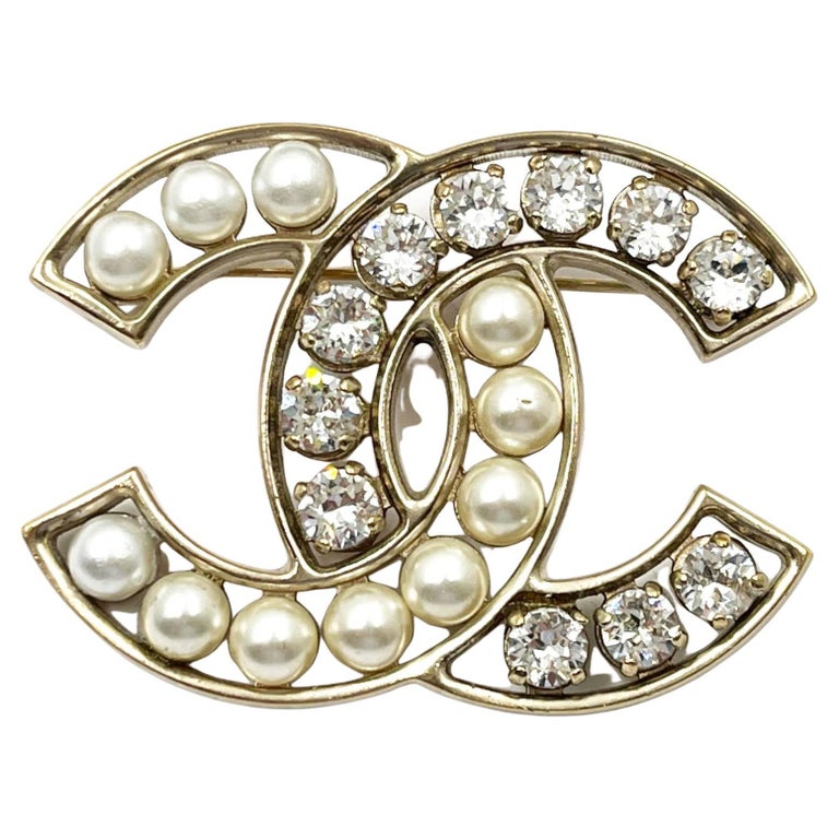 Chanel Gold Frame Pearl Crystal Large Brooch For Sale at 1stDibs  chanel  parure cristal, chanel parure crystal, chanel brooch pearl and crystal