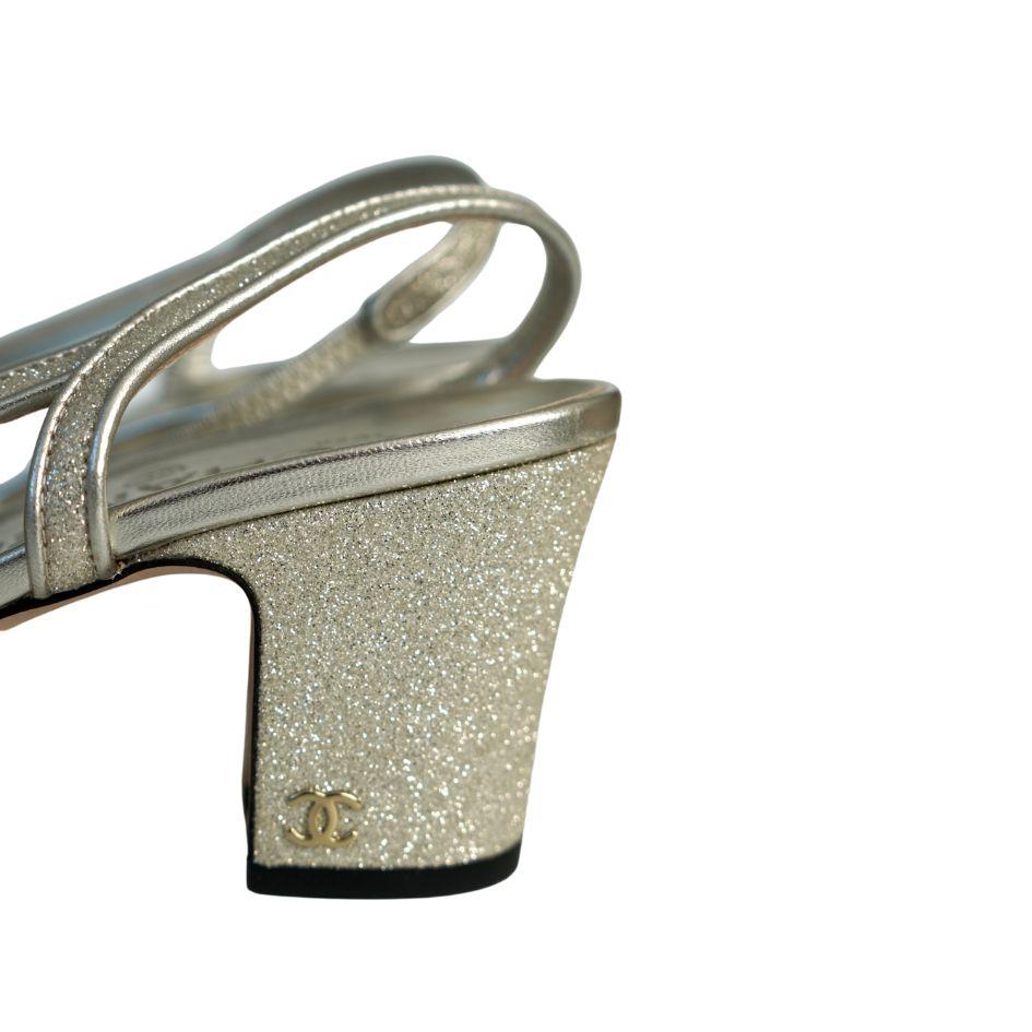 Chanel Gold Glitter and Black Cap Toe Grosgrain Slingback Heels 39 In Good Condition In Beverly Hills, CA